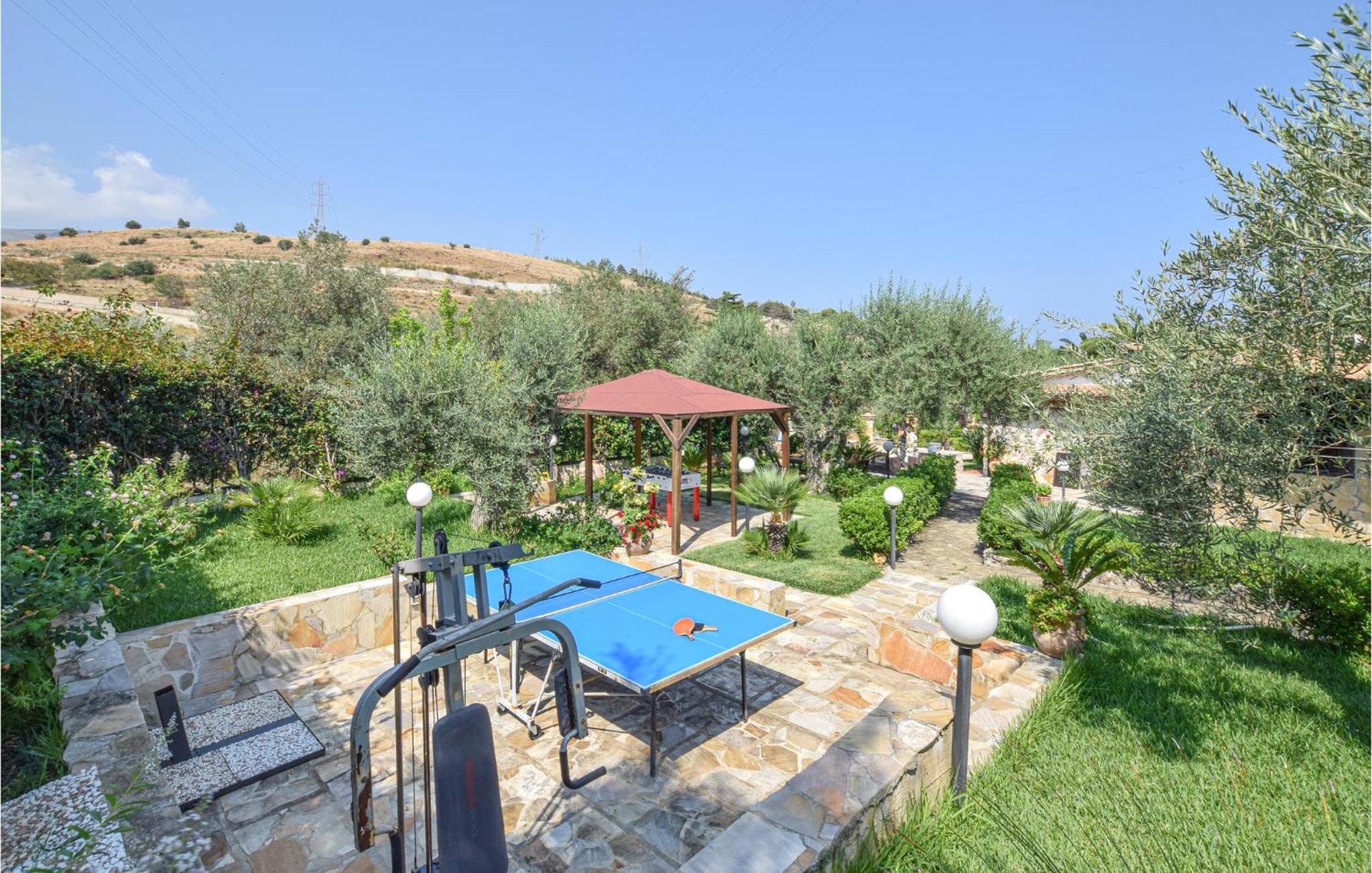 Three-Bedroom Vacation Home  photo 2
