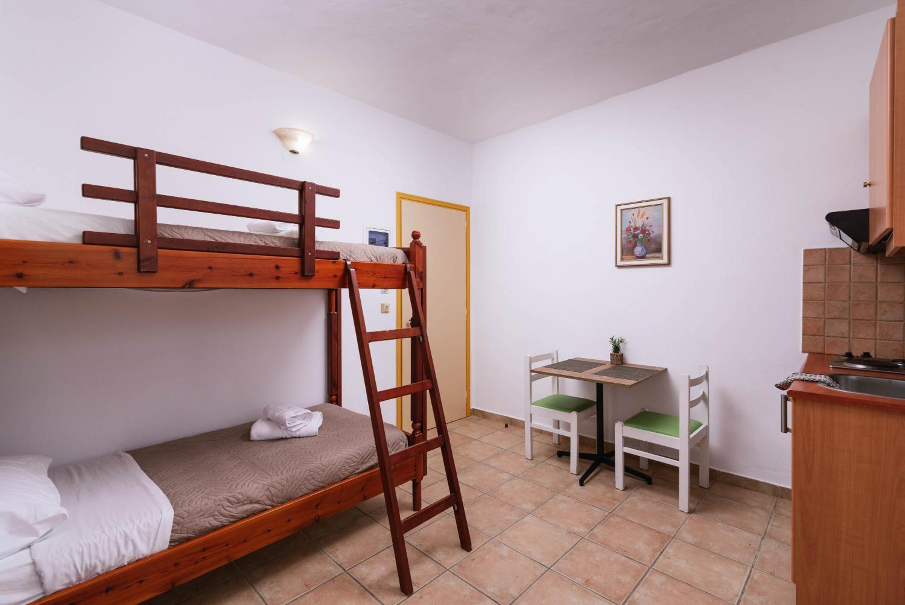 Two-Bedroom Apartment in the Annex  (Directly Opposite the Main Building) photo 2