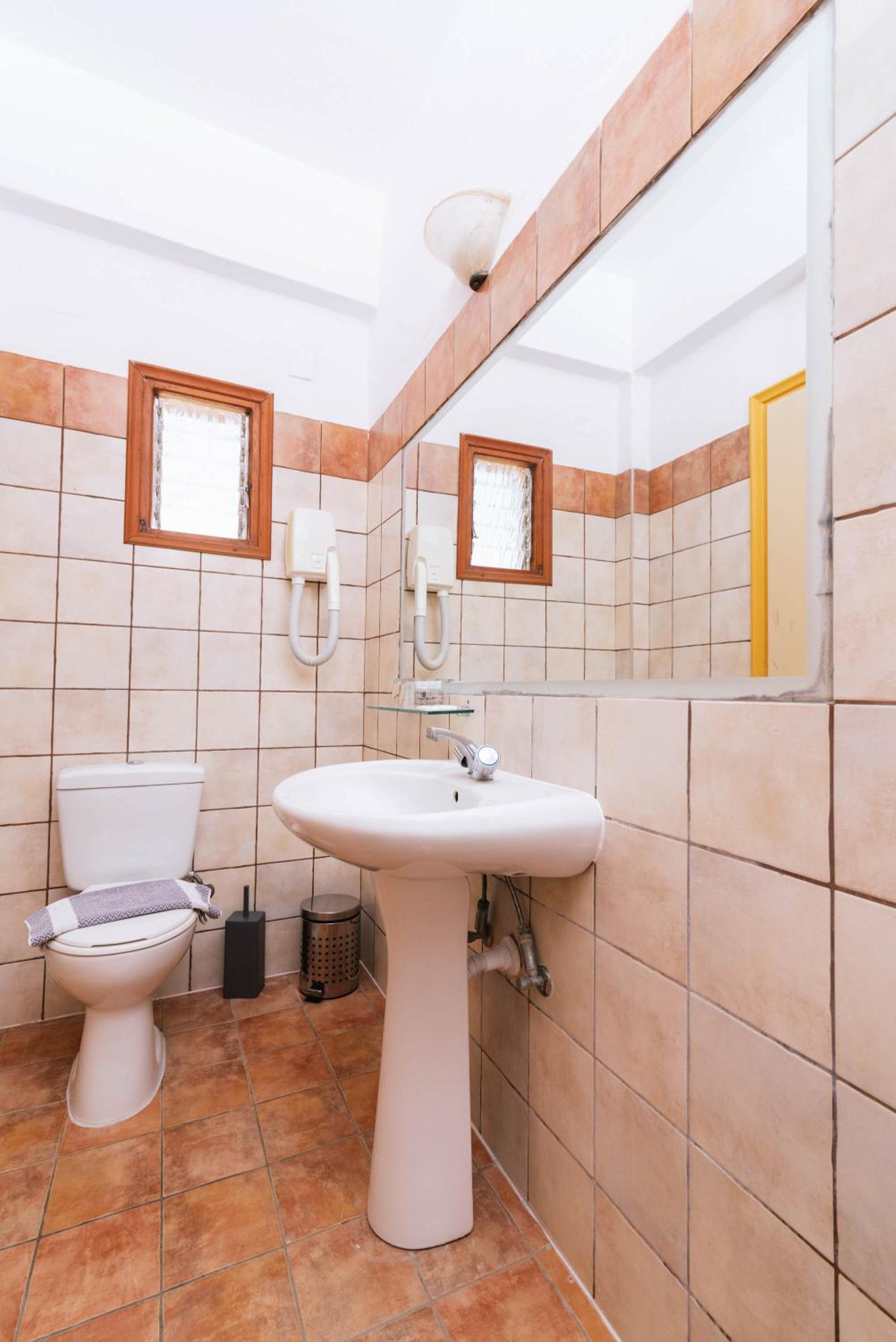 Two-Bedroom Apartment in the Annex  (Directly Opposite the Main Building) photo 3