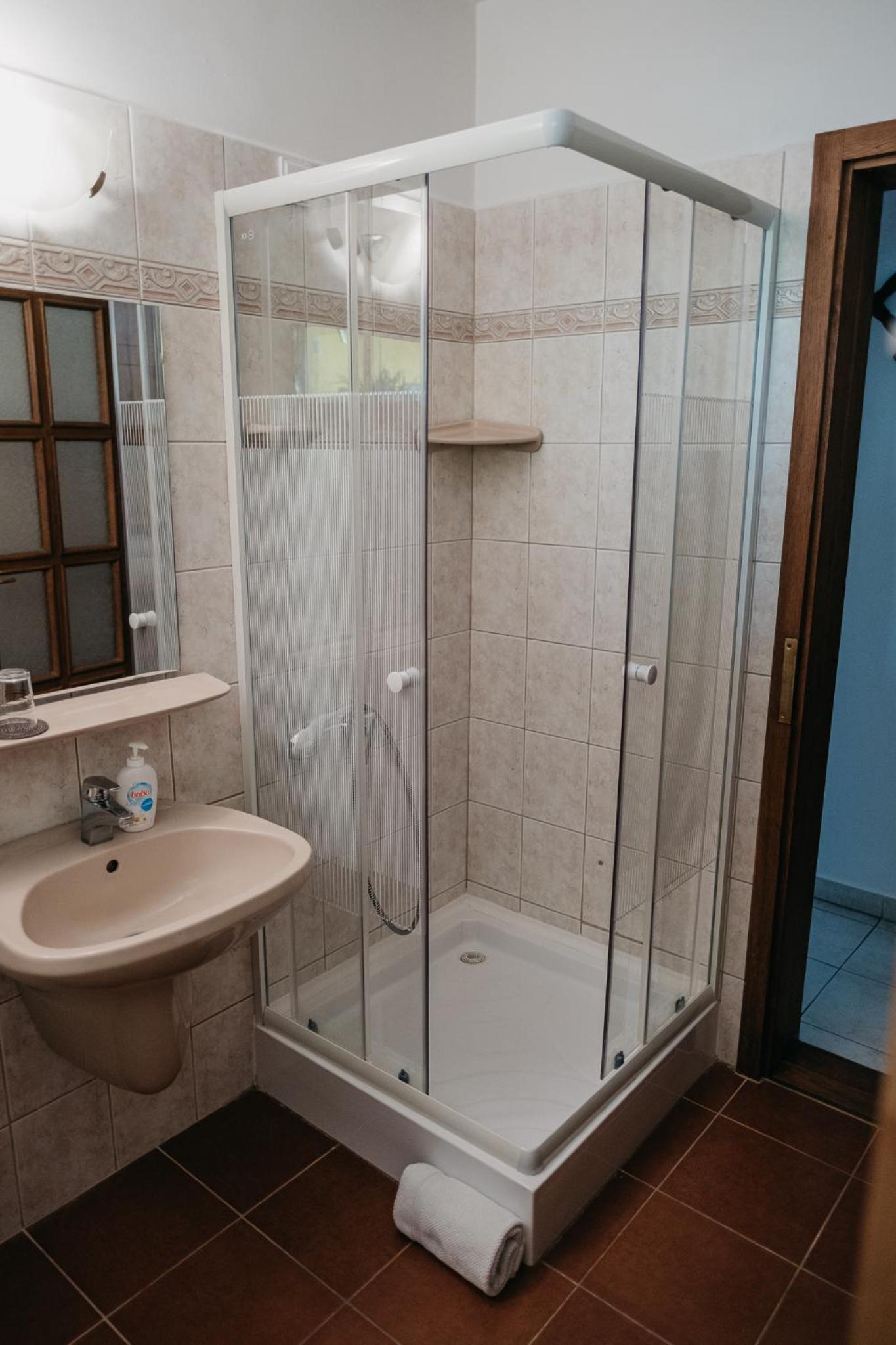 Double or Twin Room with Private External Bathroom - Photo 12