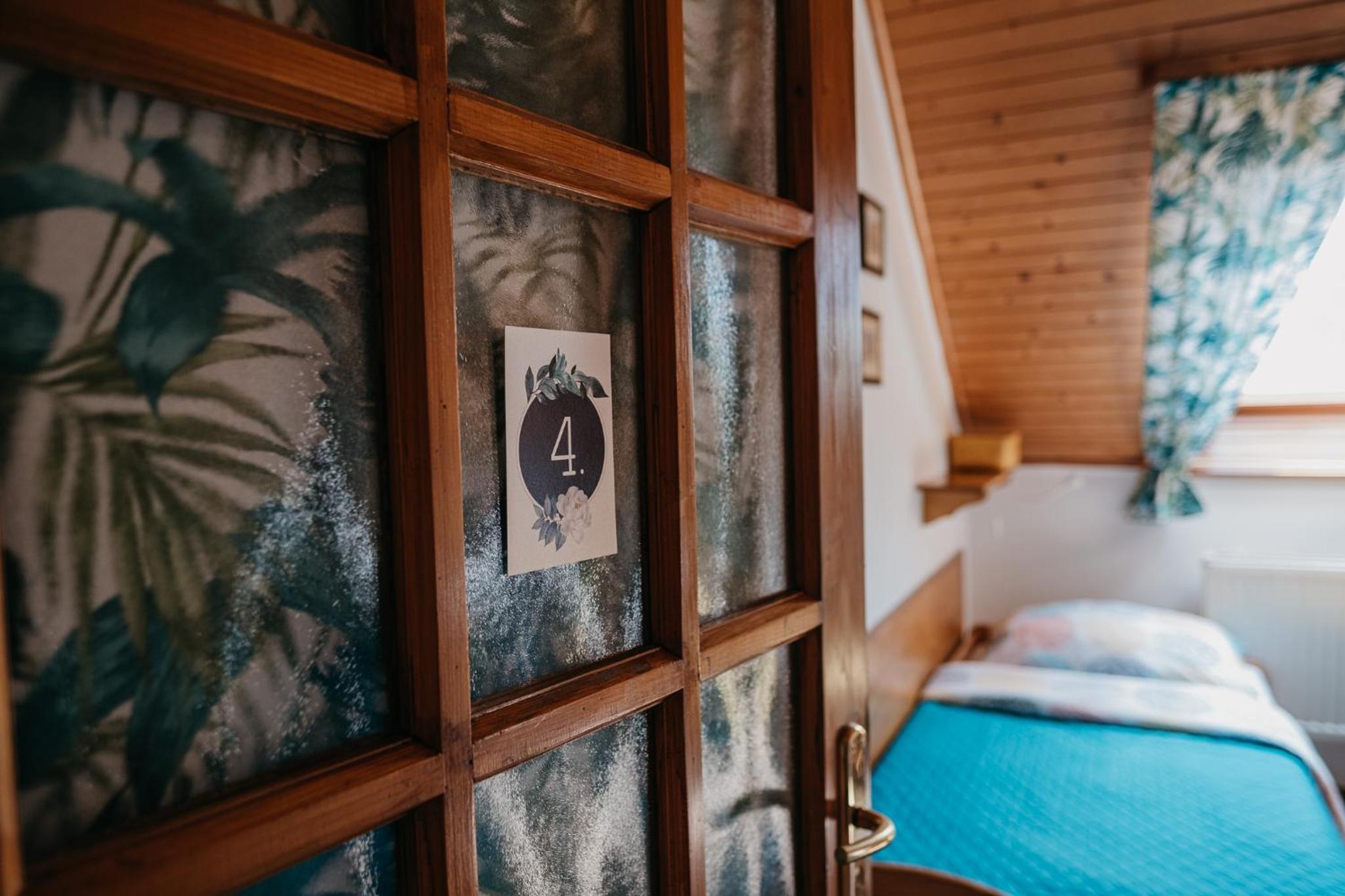 Double or Twin Room with Private Bathroom - Photo 10