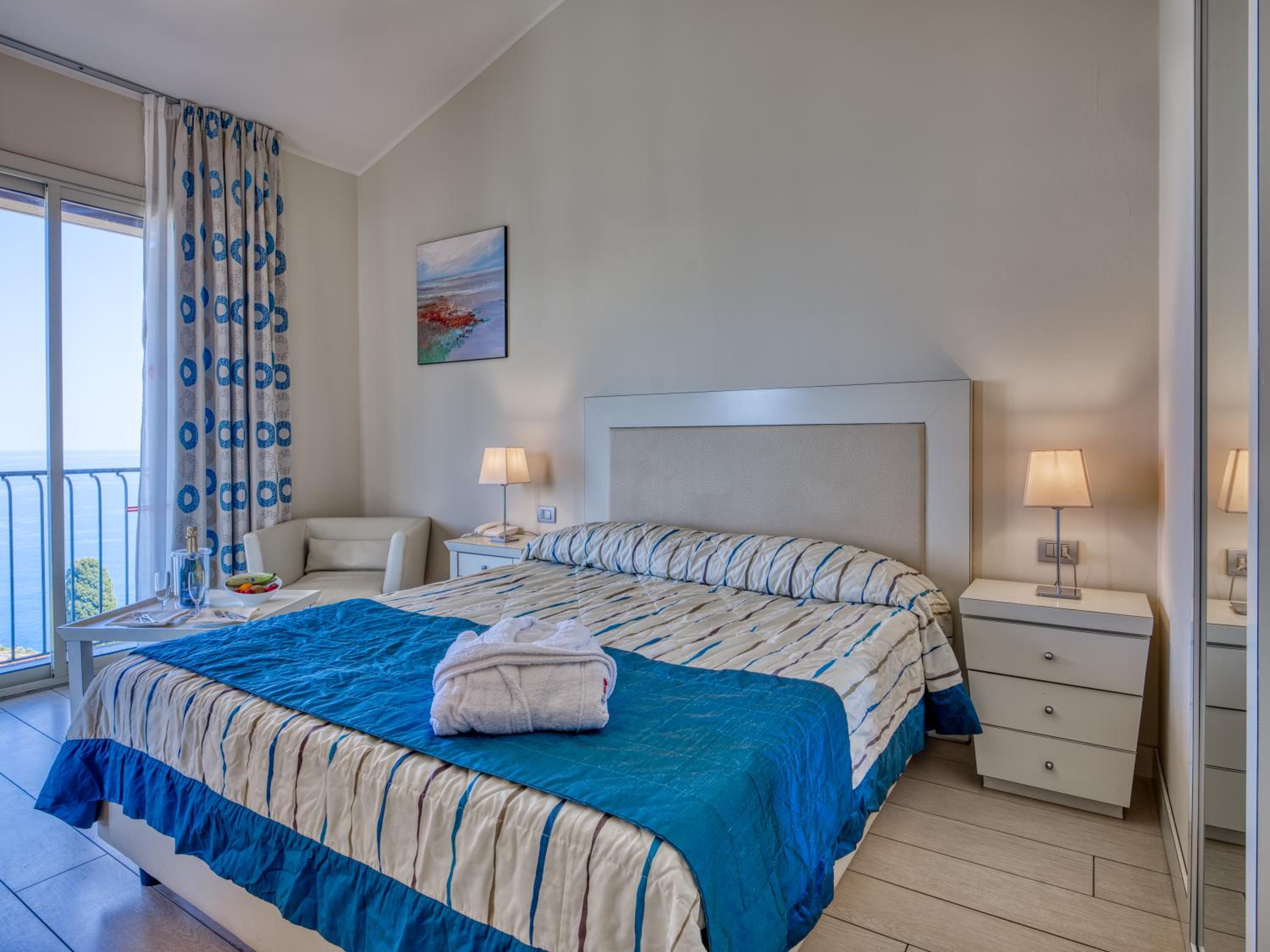 Double Room with Sea View photo 2