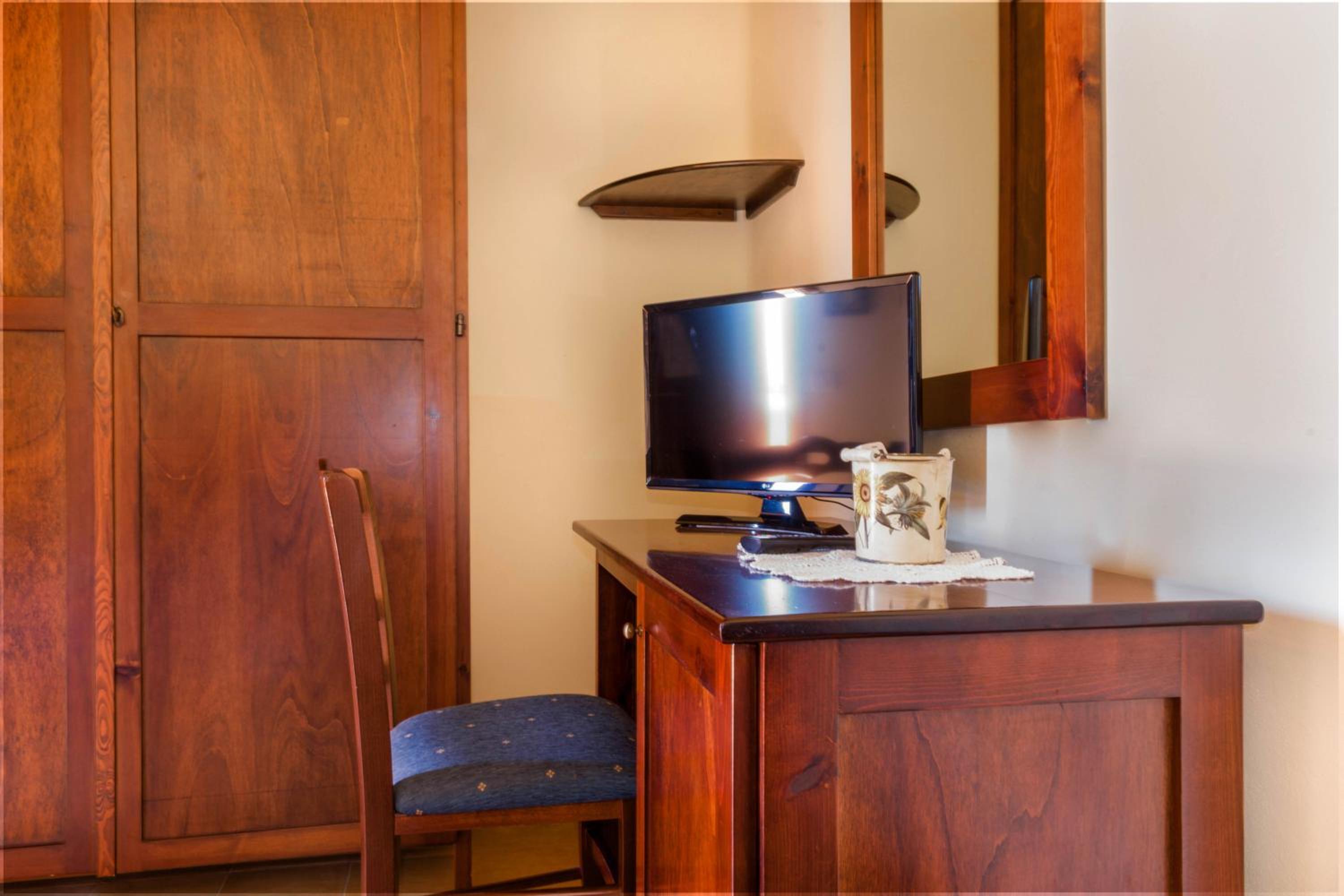 Double or Twin Room - Photo 3