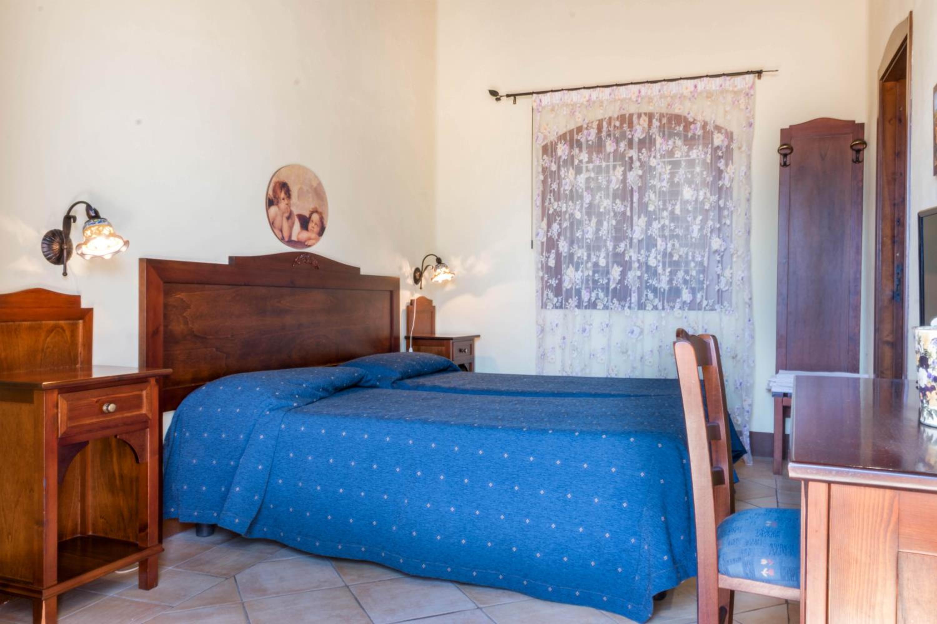 Double or Twin Room - Photo 5