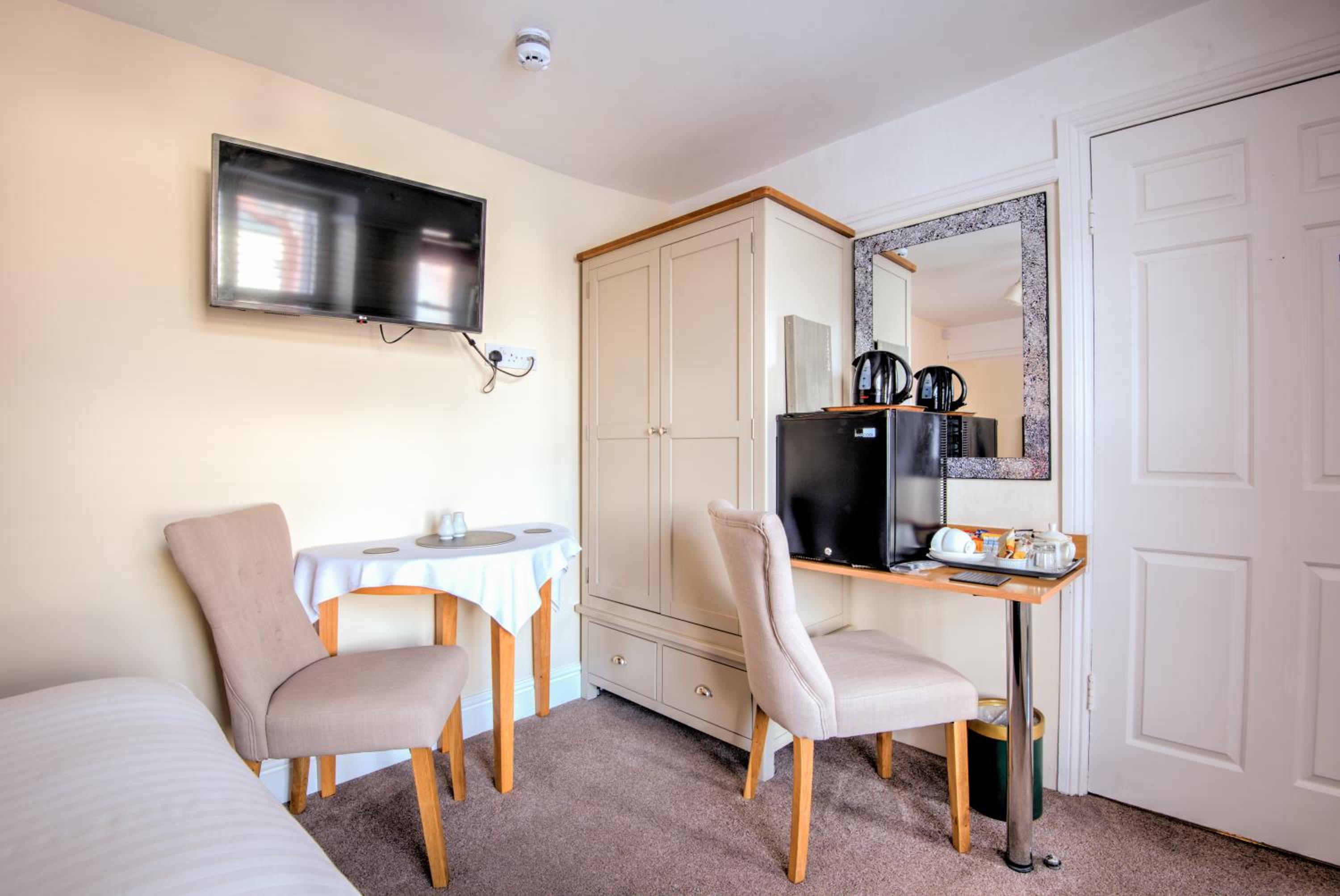 Standard Double Room - Photo 3