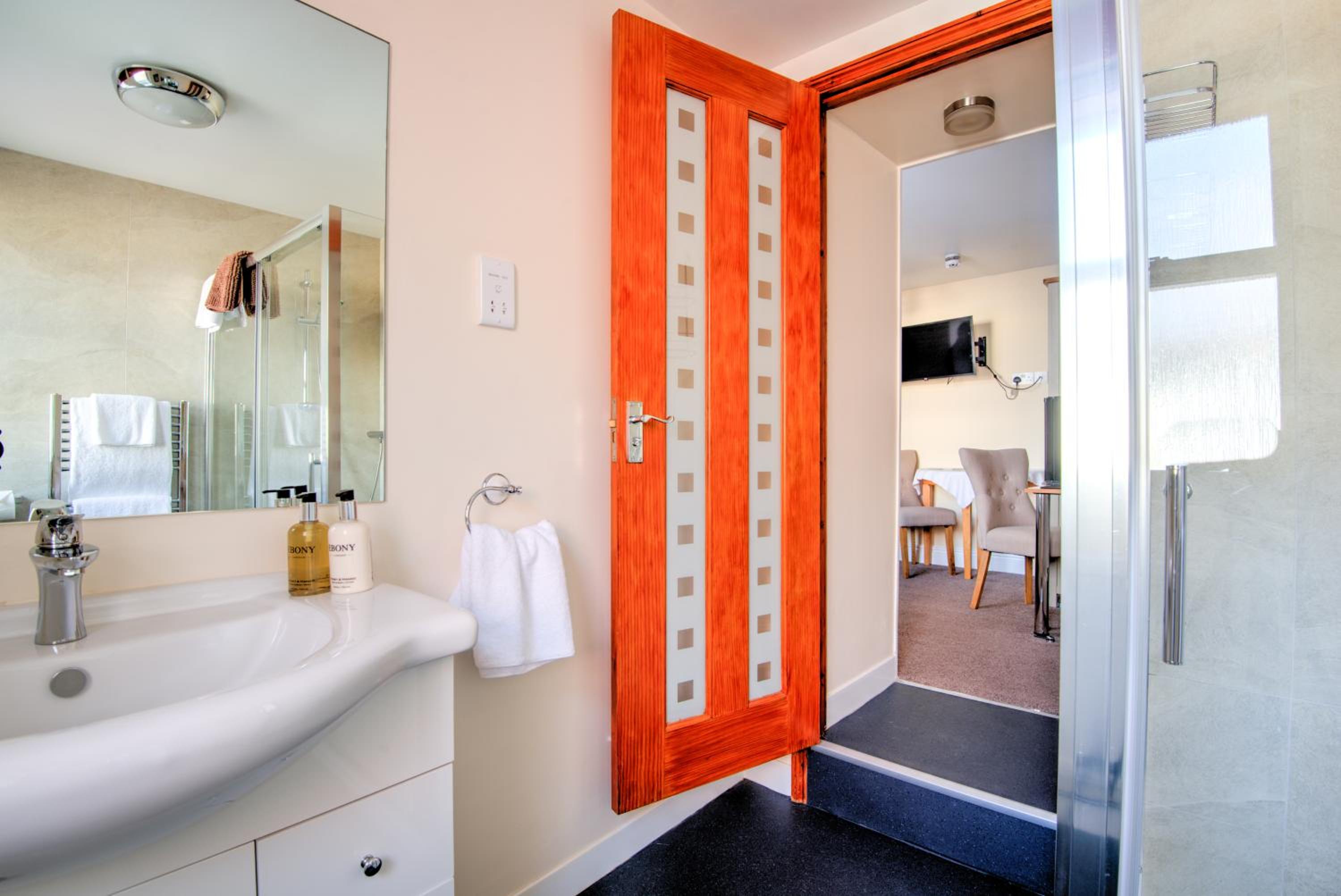 Standard Double Room - Photo 5