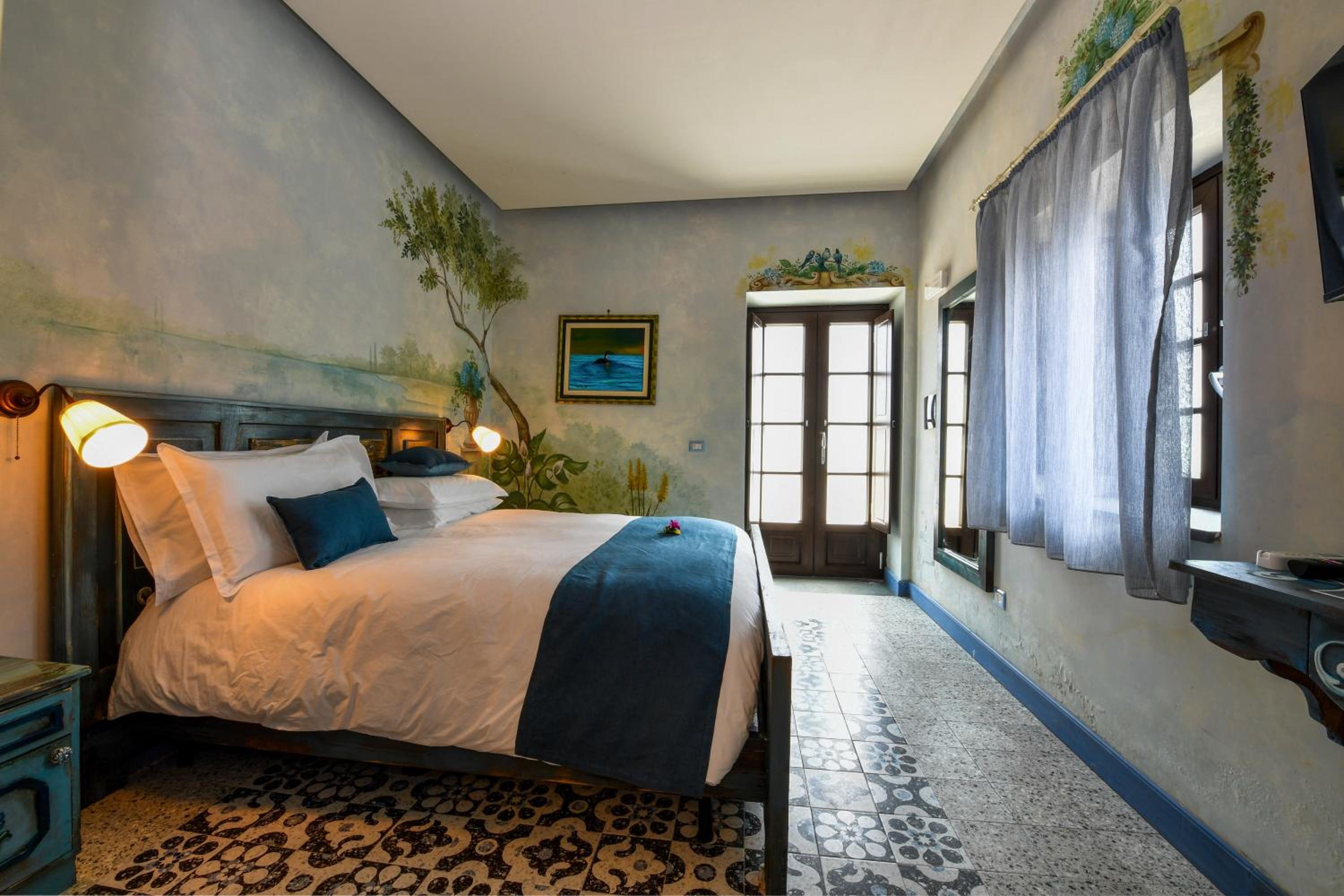 Deluxe Queen Room photo 3