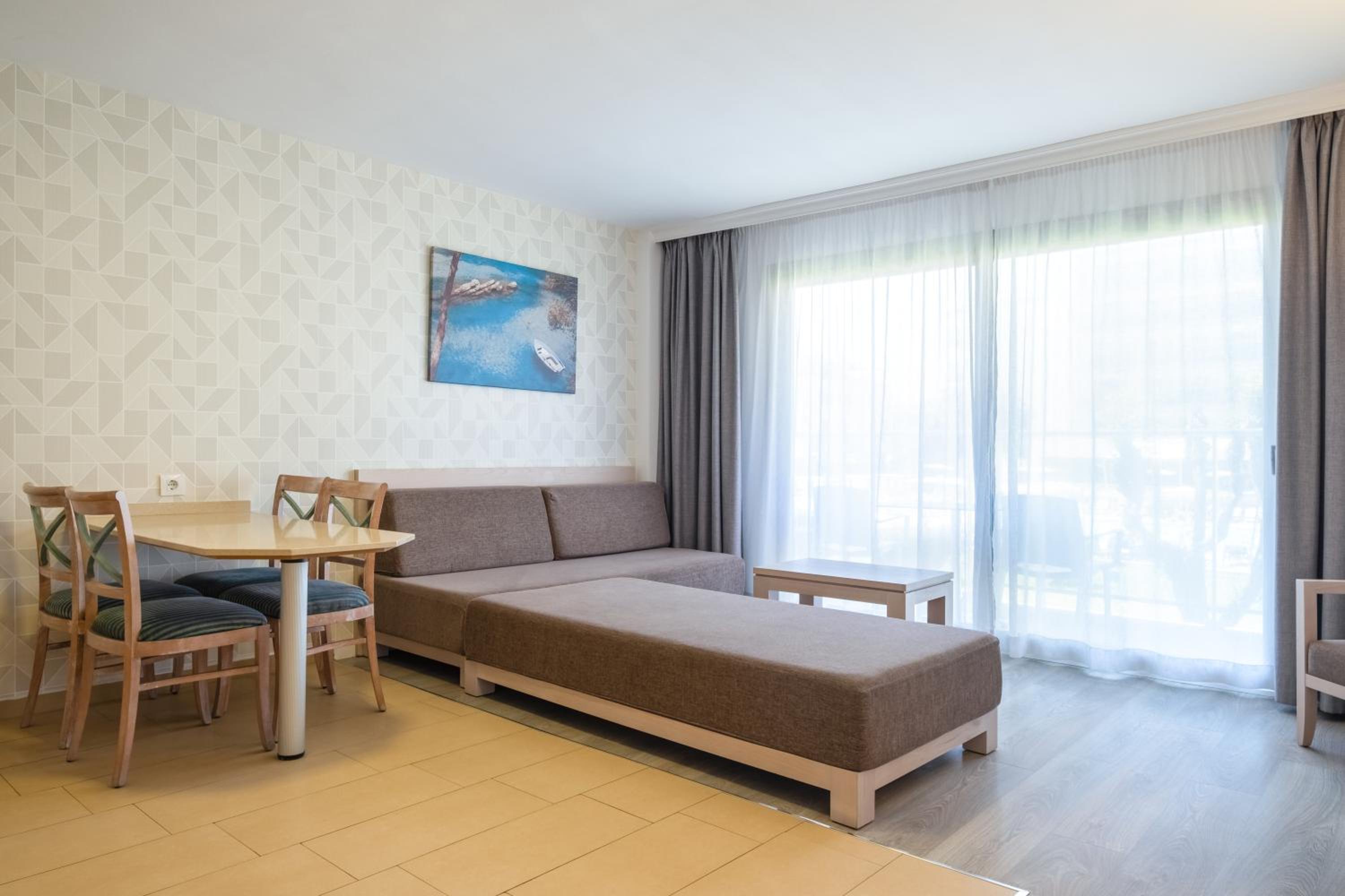 One-Bedroom Apartment with Balcony