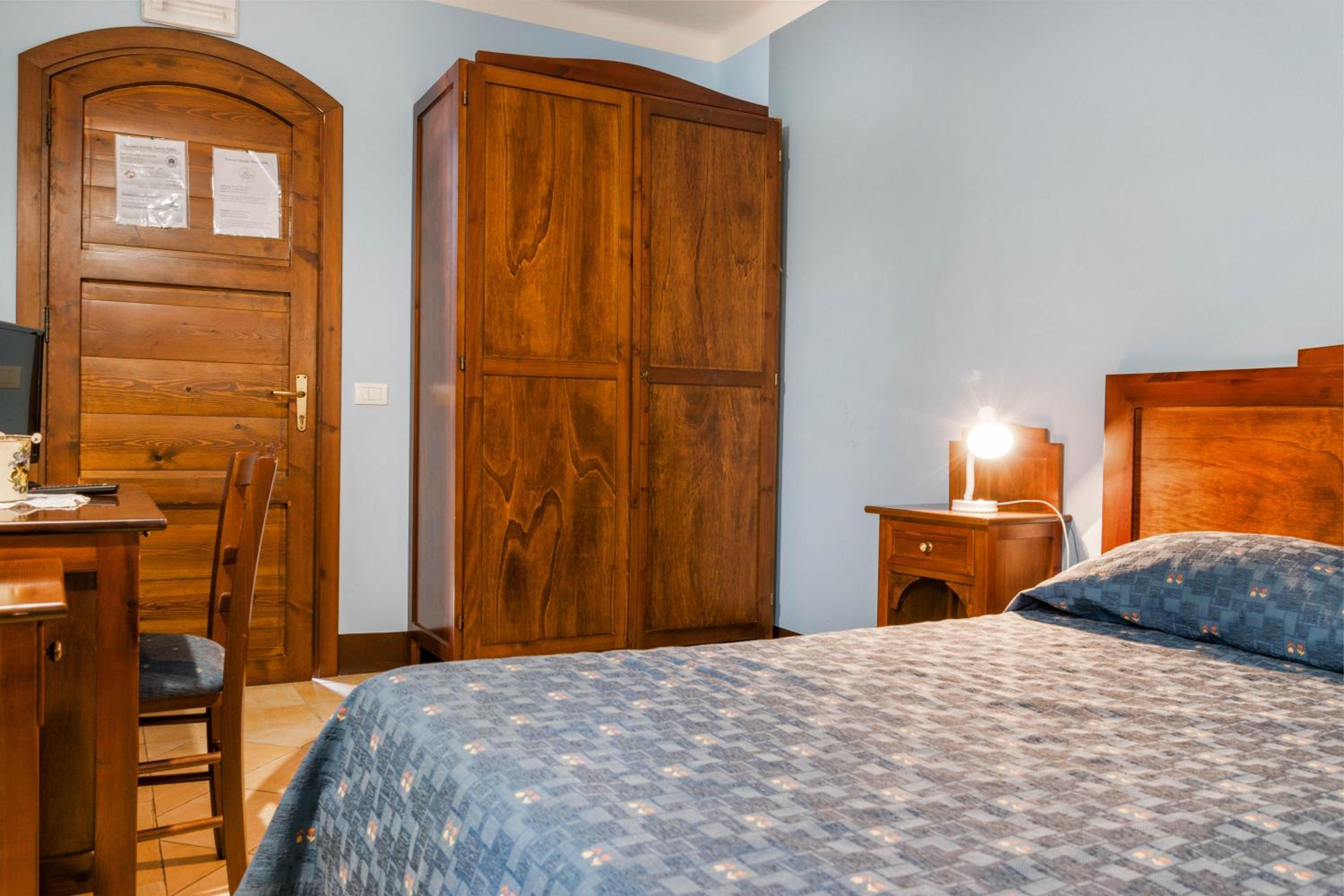 Standard Double Room - Photo 2
