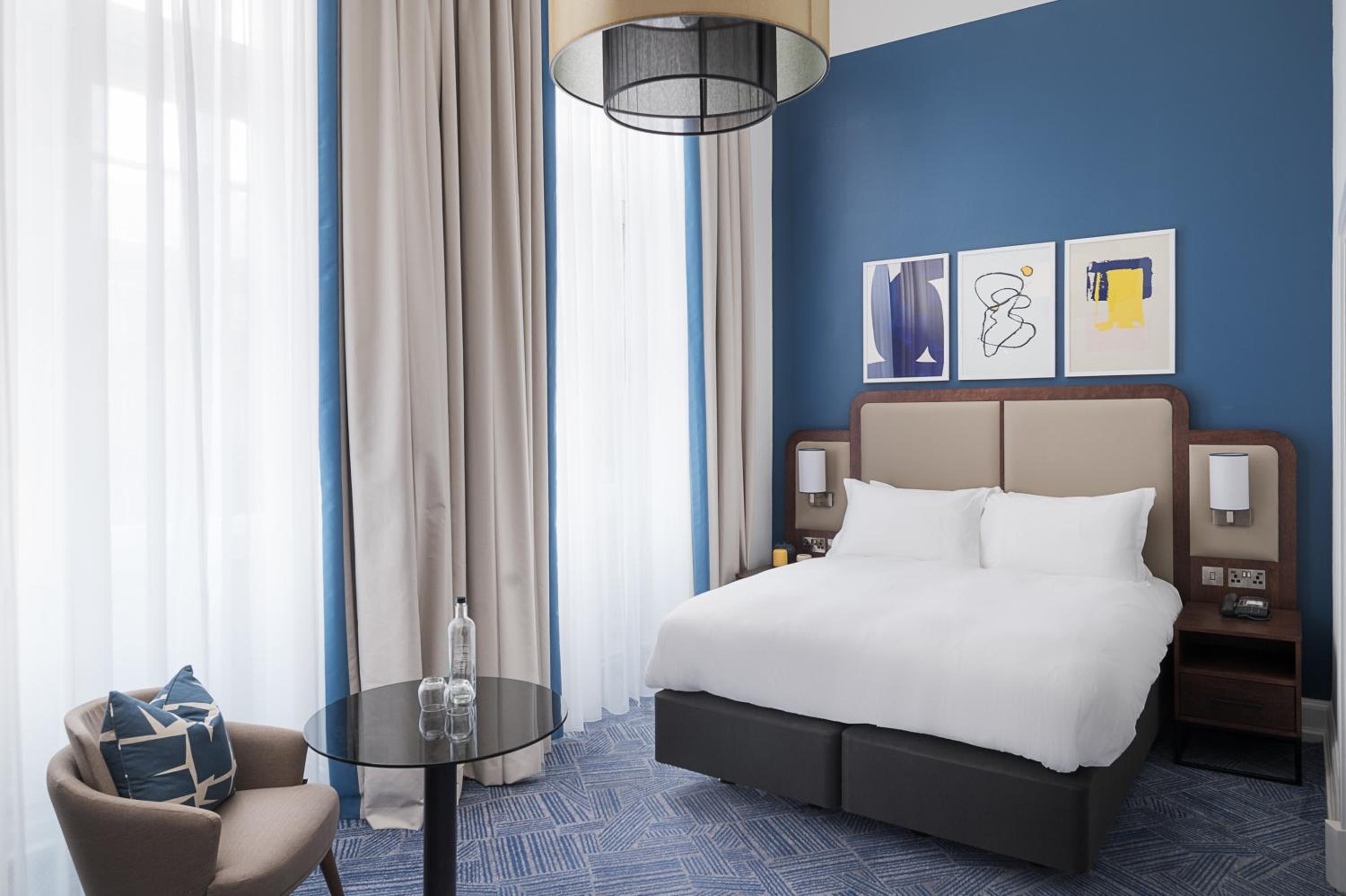 Premium King Room - Photo 7