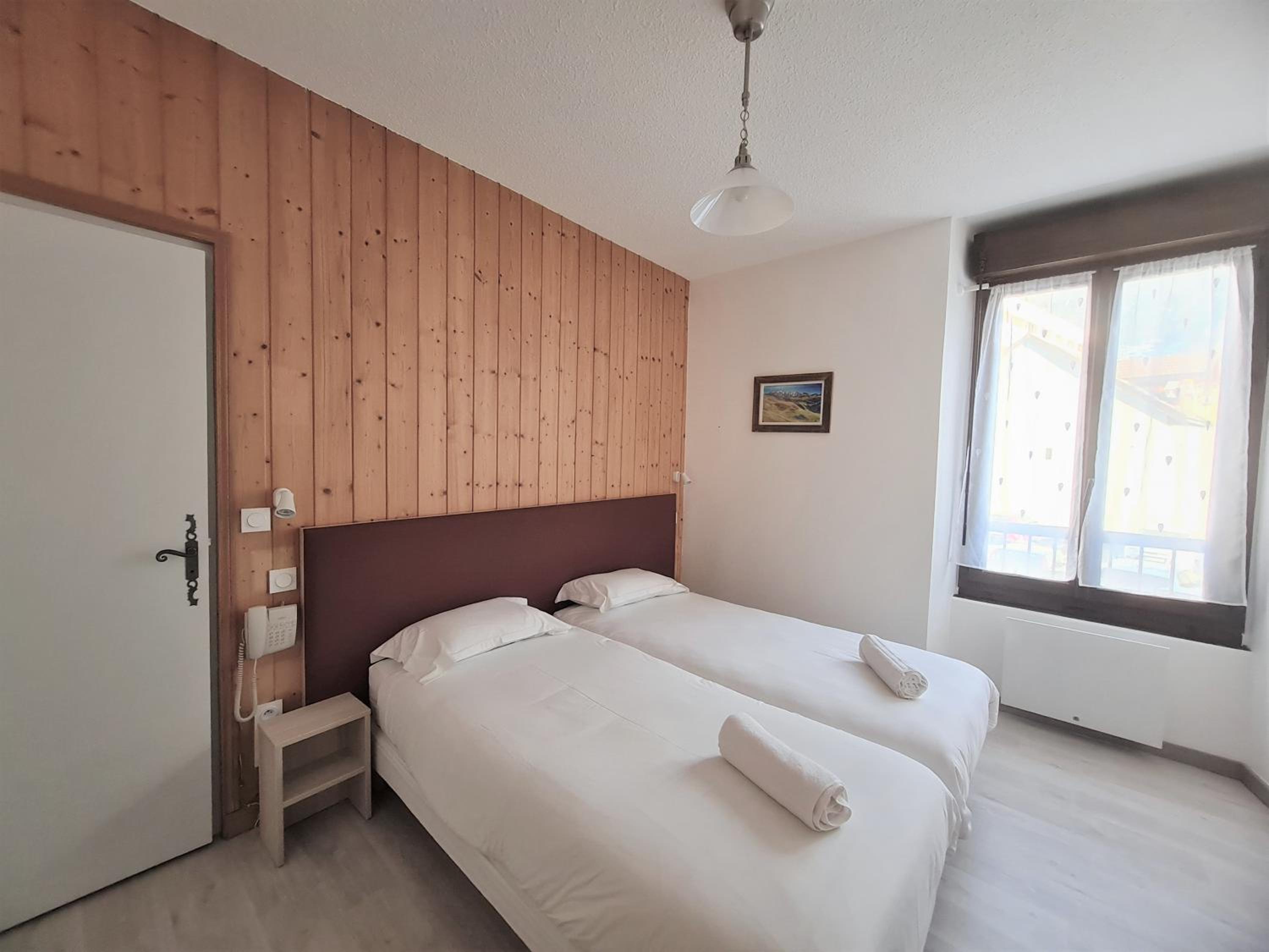 Twin Room - Photo 2