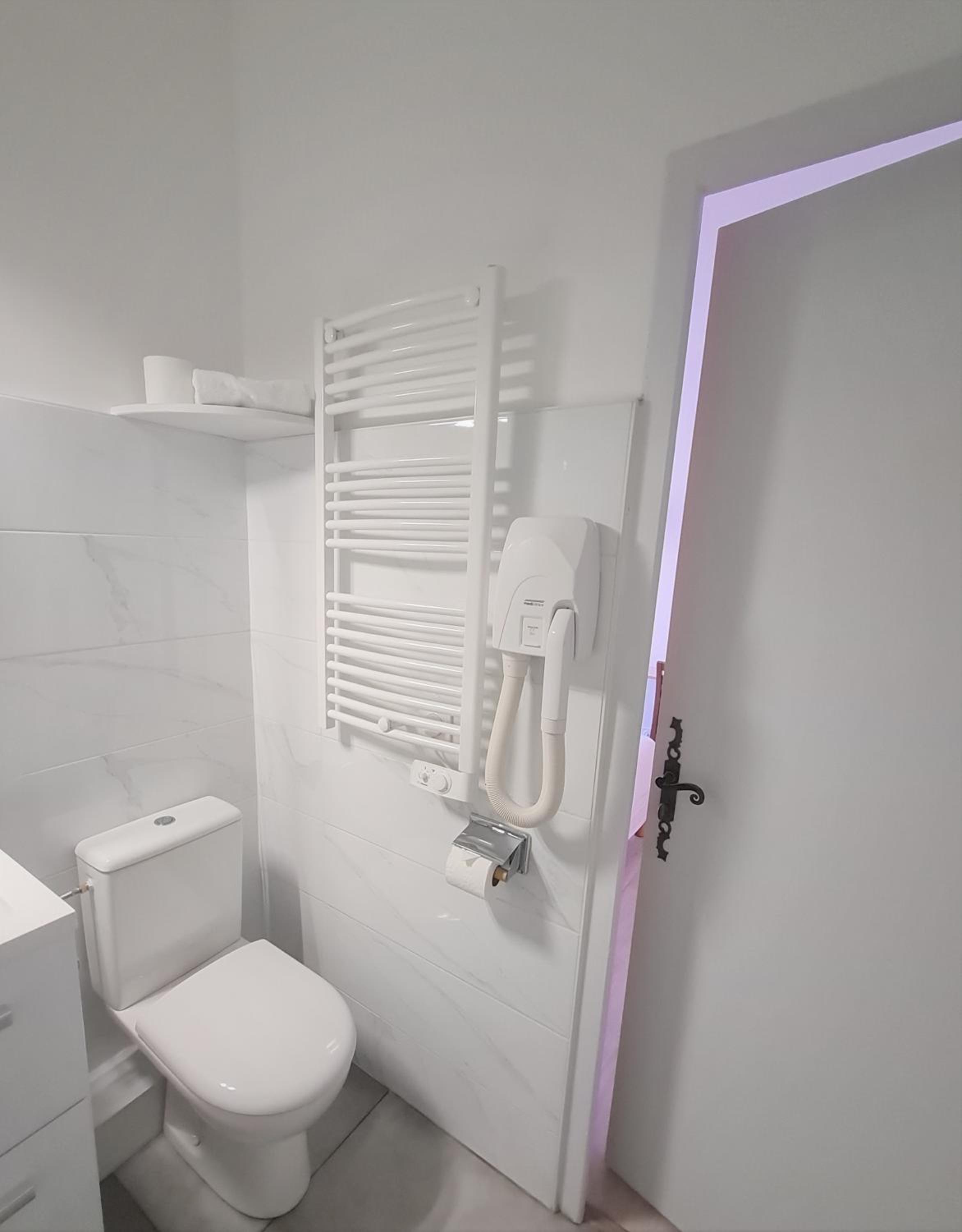 Twin Room - Photo 4