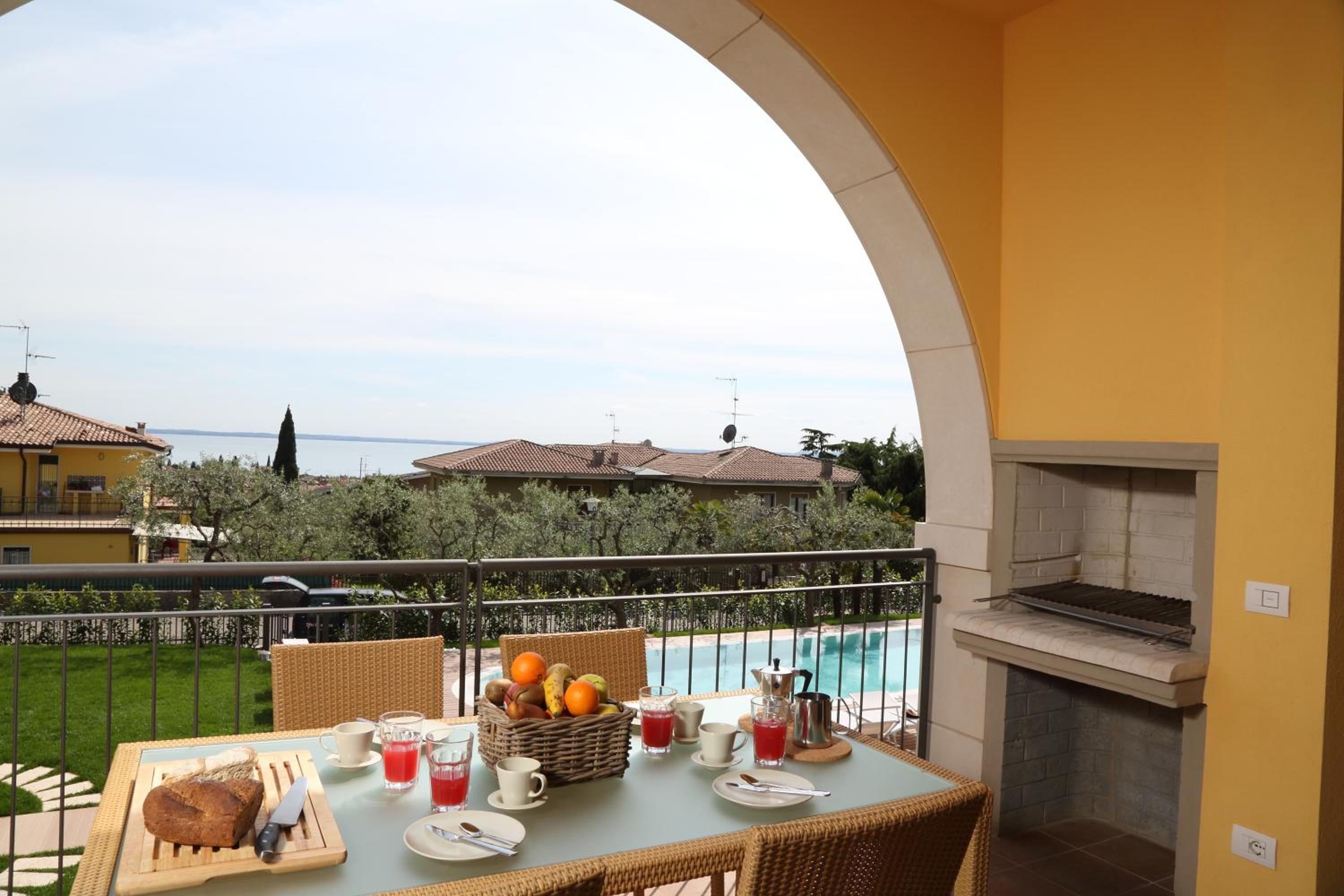 Two-Bedroom Apartment Top with Lake View - Photo 3