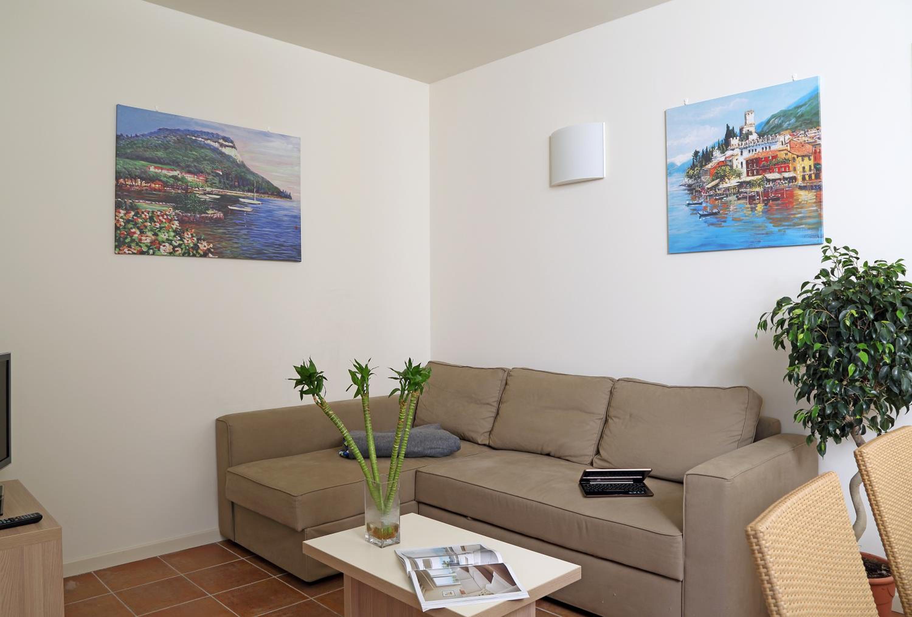 Two-Bedroom Apartment Top with Lake View - Photo 9
