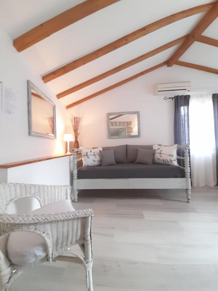 One-Bedroom Apartment with Balcony photo 3