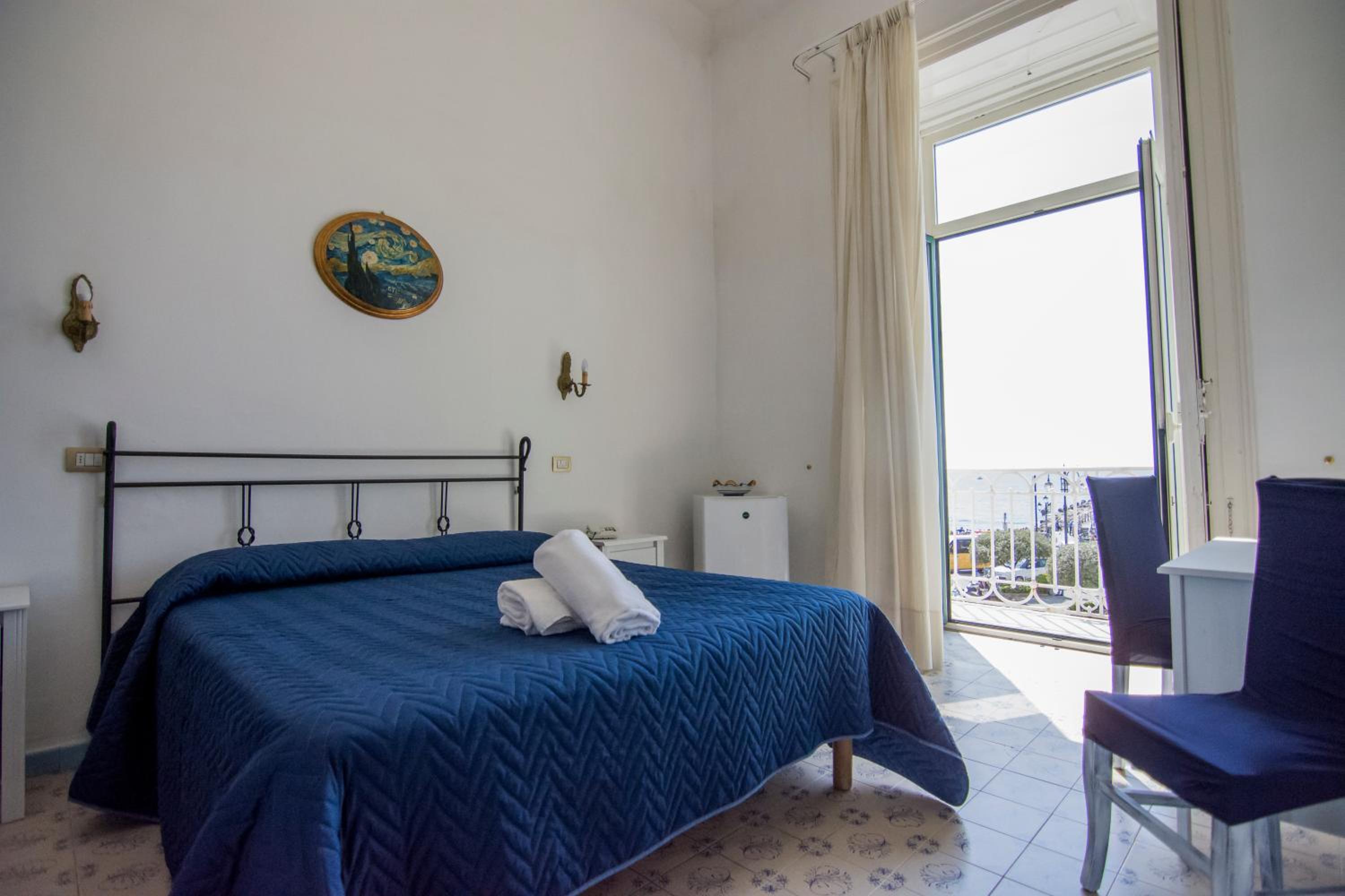 Double Room with Sea View - Photo 1