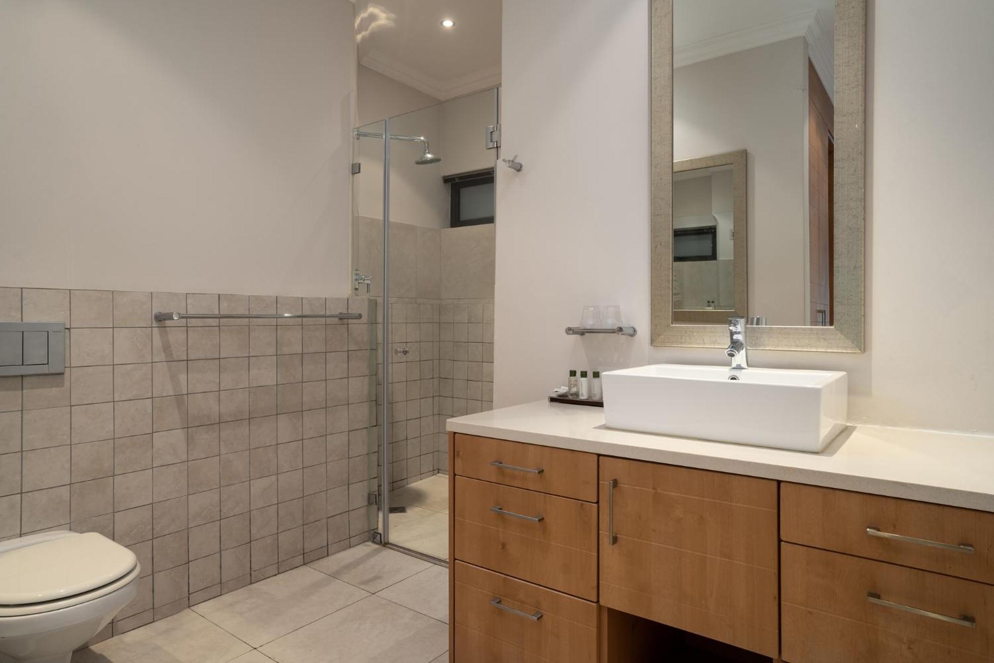 Two-Bedroom Suite with King and Double Bed - Photo 7