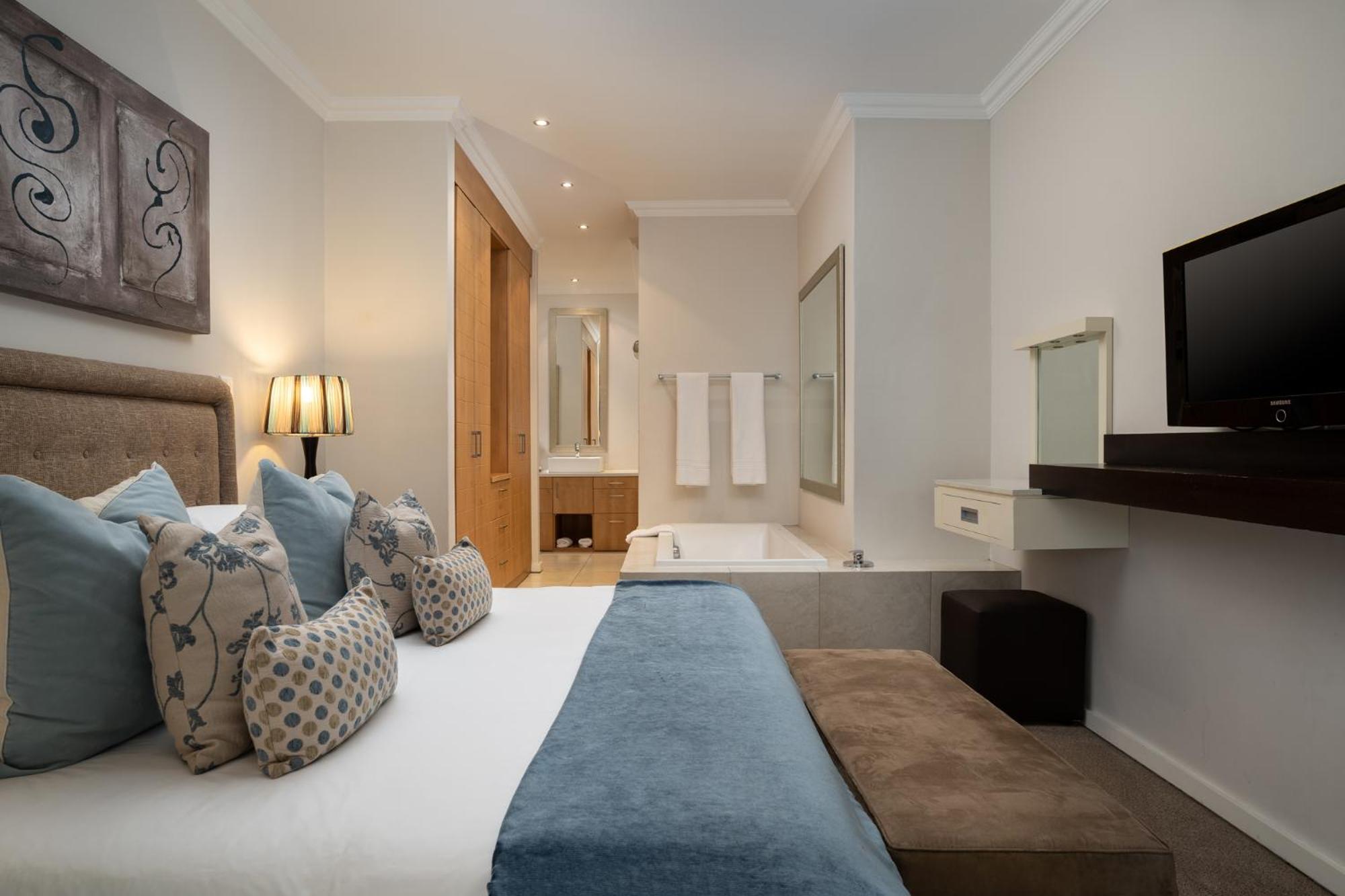 Two-Bedroom Suite with King and Double Bed - Photo 2