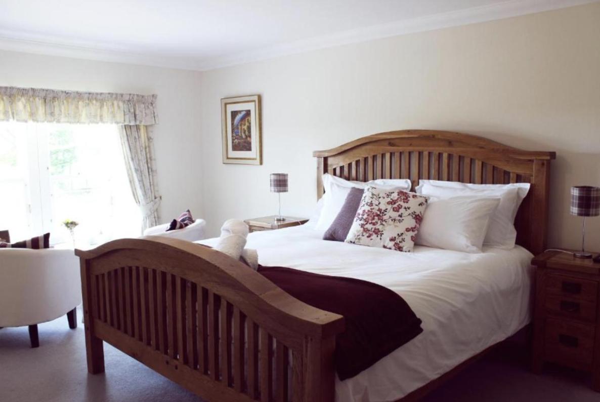 Five-Bedroom House photo 2