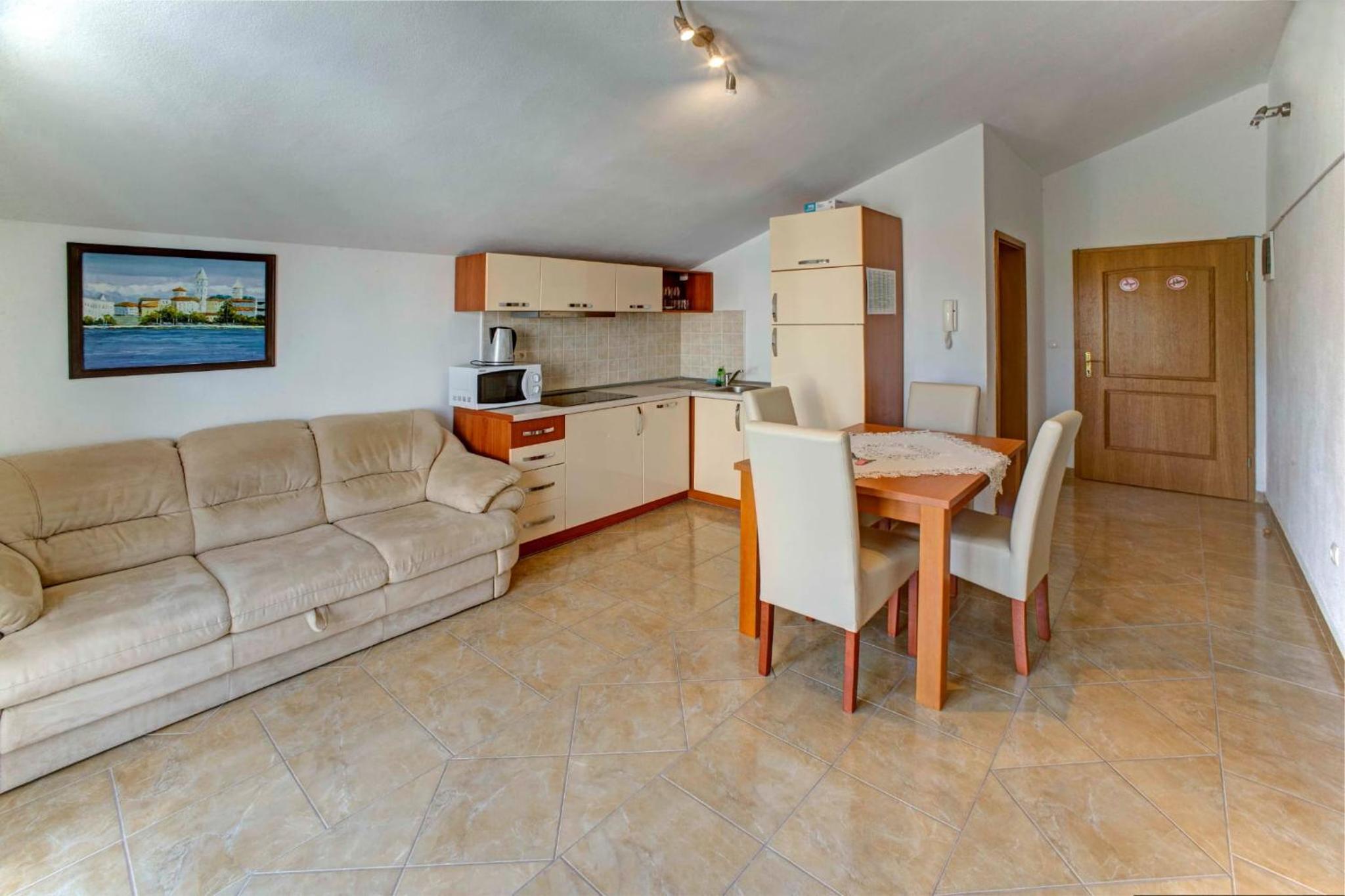 One-Bedroom Apartment - Photo 2