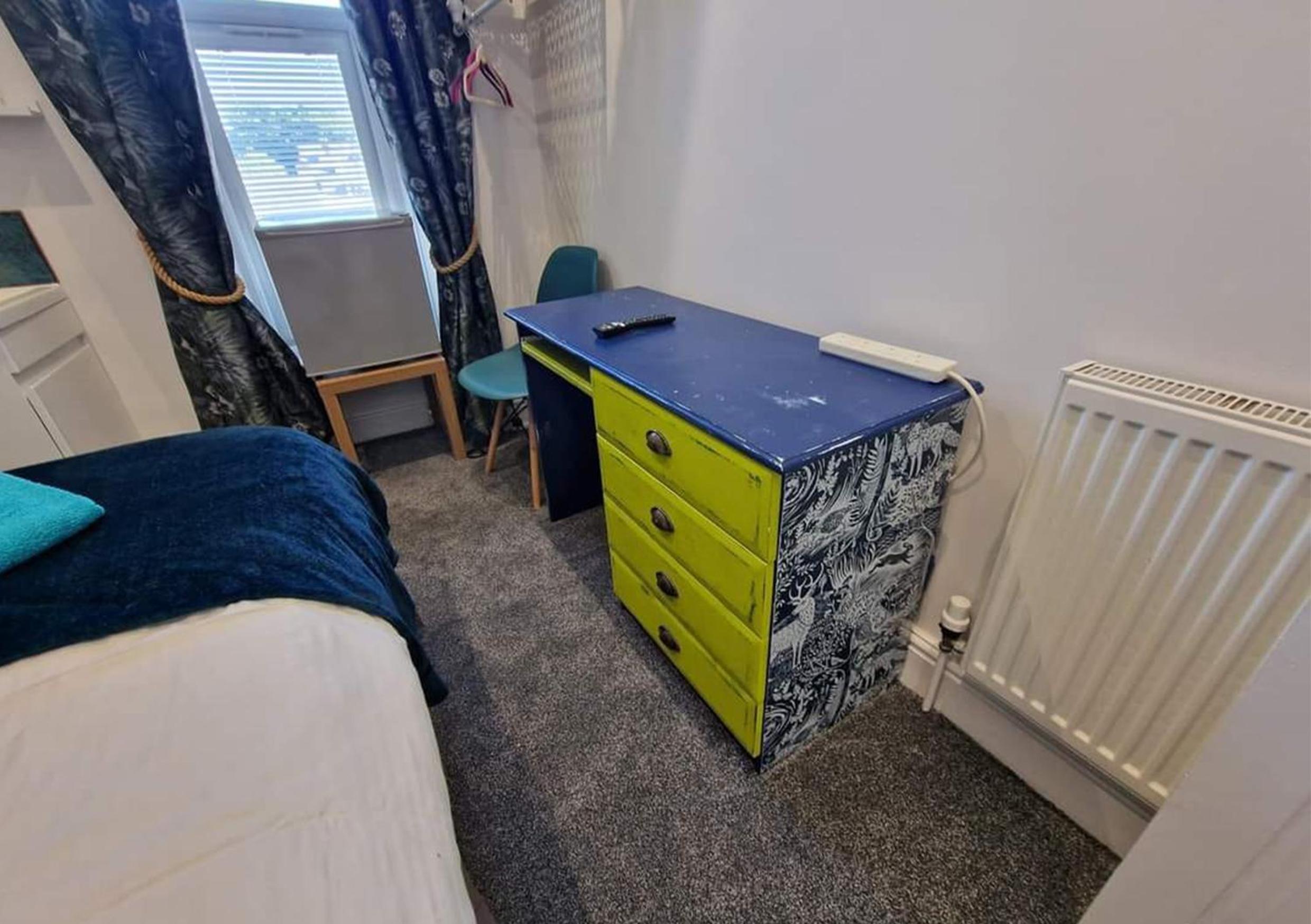 Single Room with Shared Bathroom photo 3