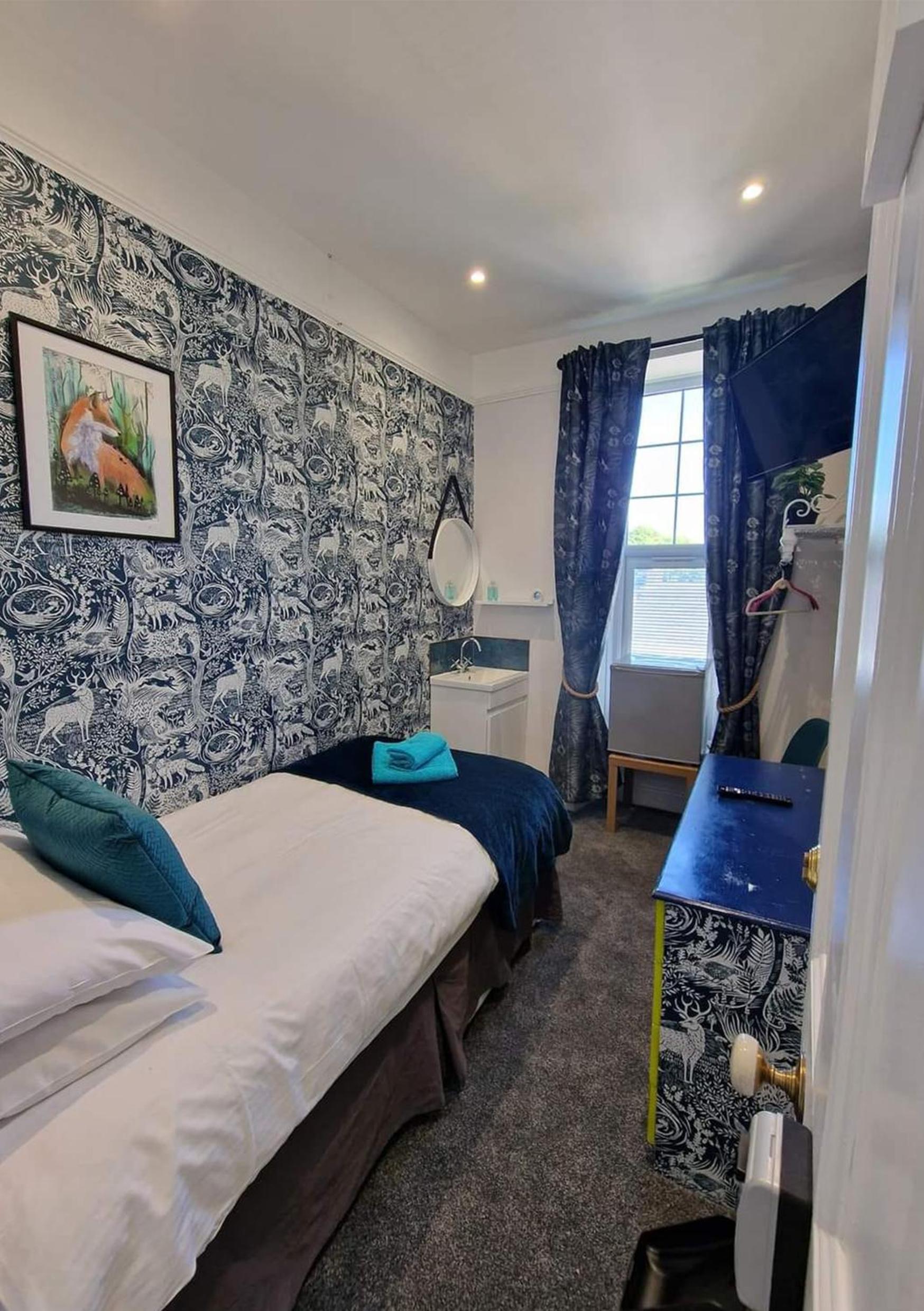 Single Room with Shared Bathroom photo 1