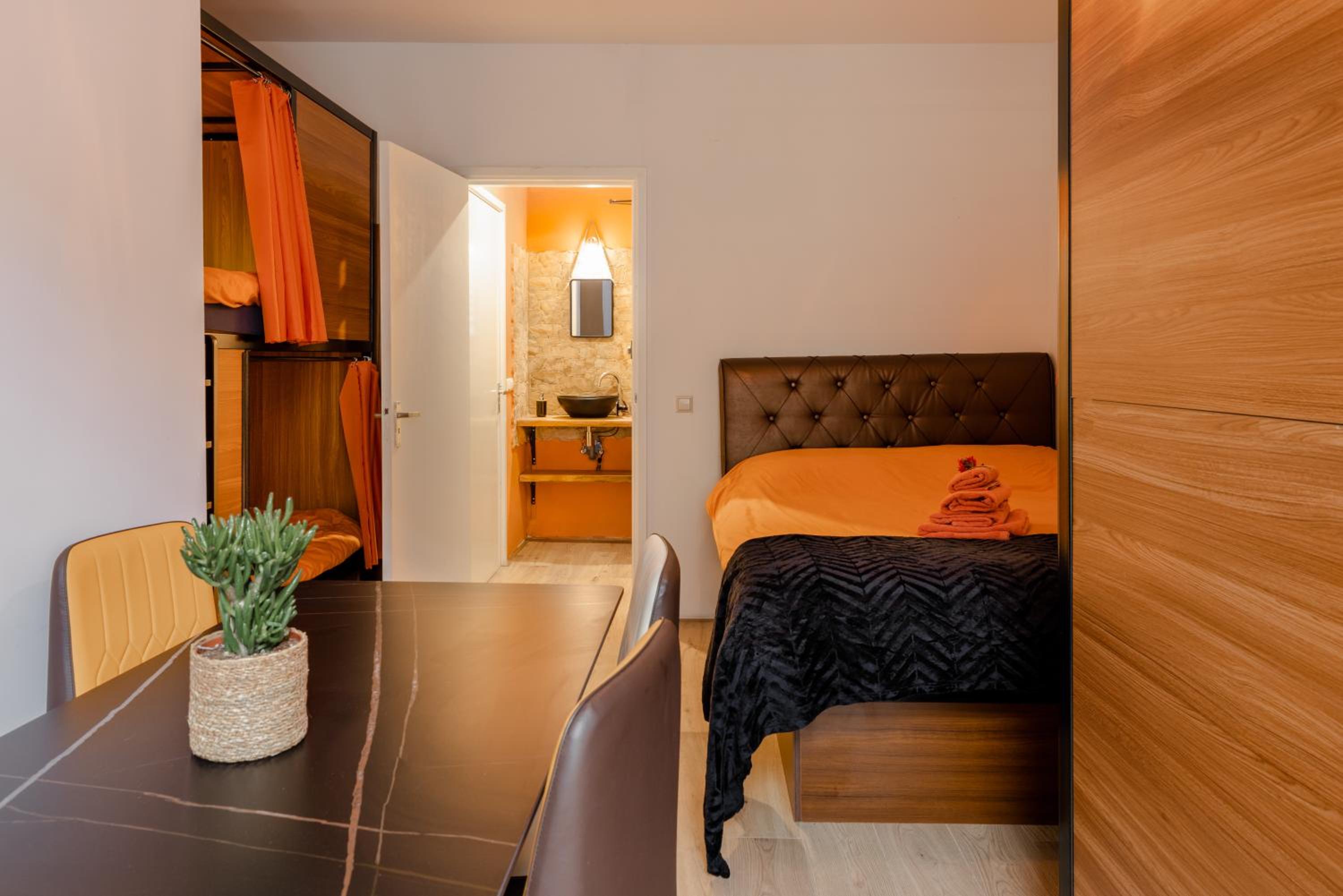 Deluxe Family Room - Photo 9