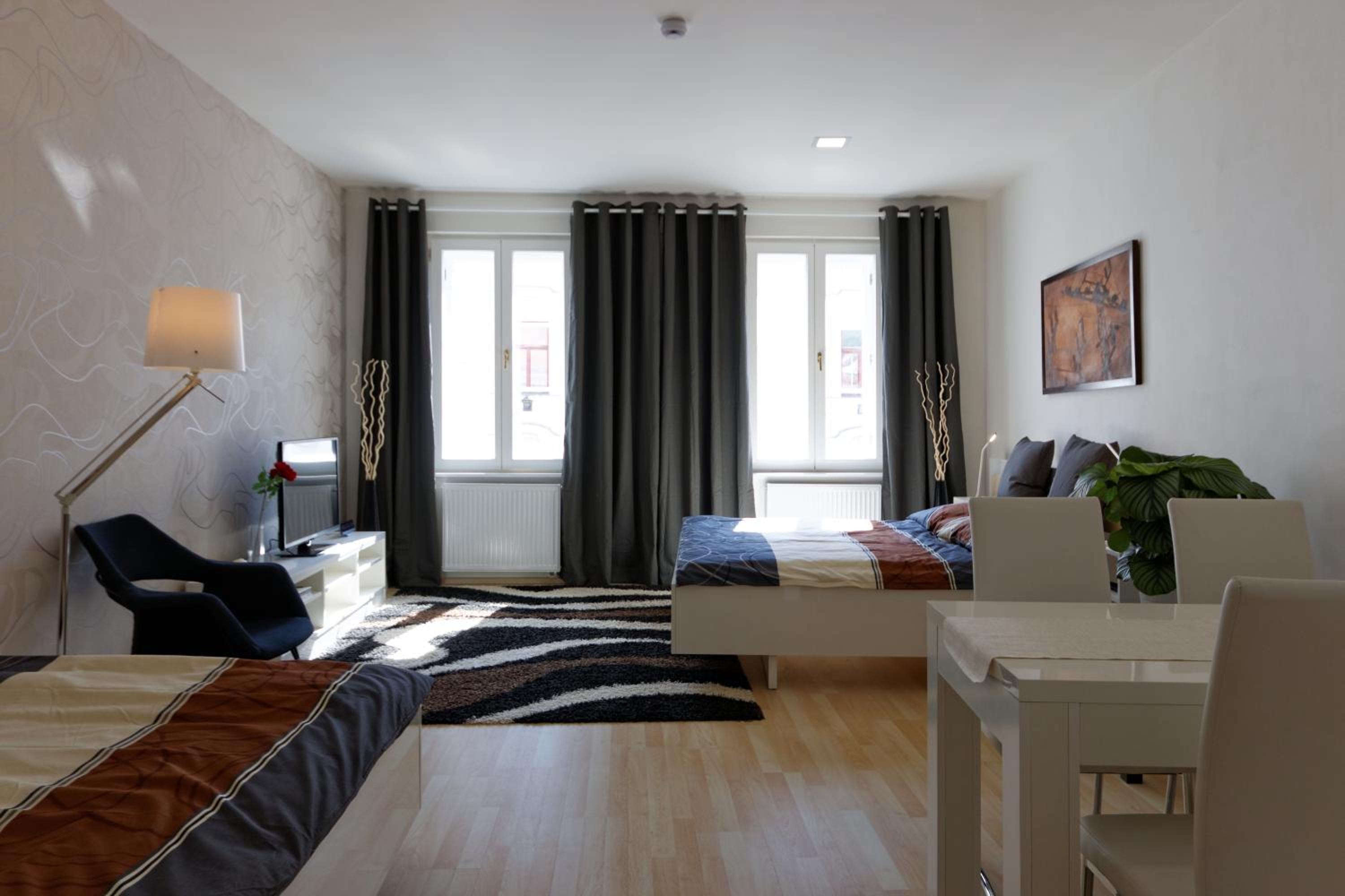 Large Apartment (3 Adults)
