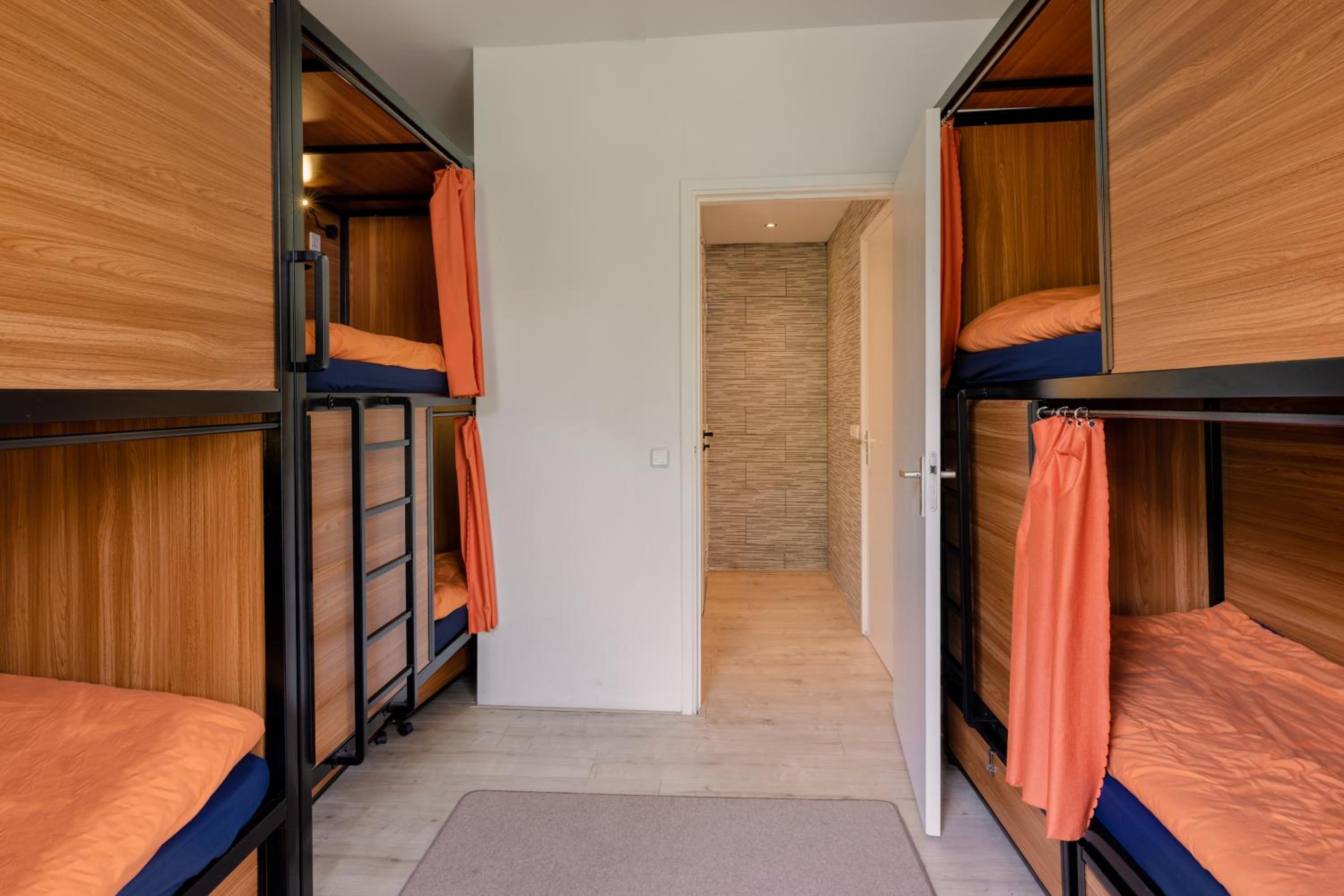 Bed in 6-Bed Dormitory Room photo 2