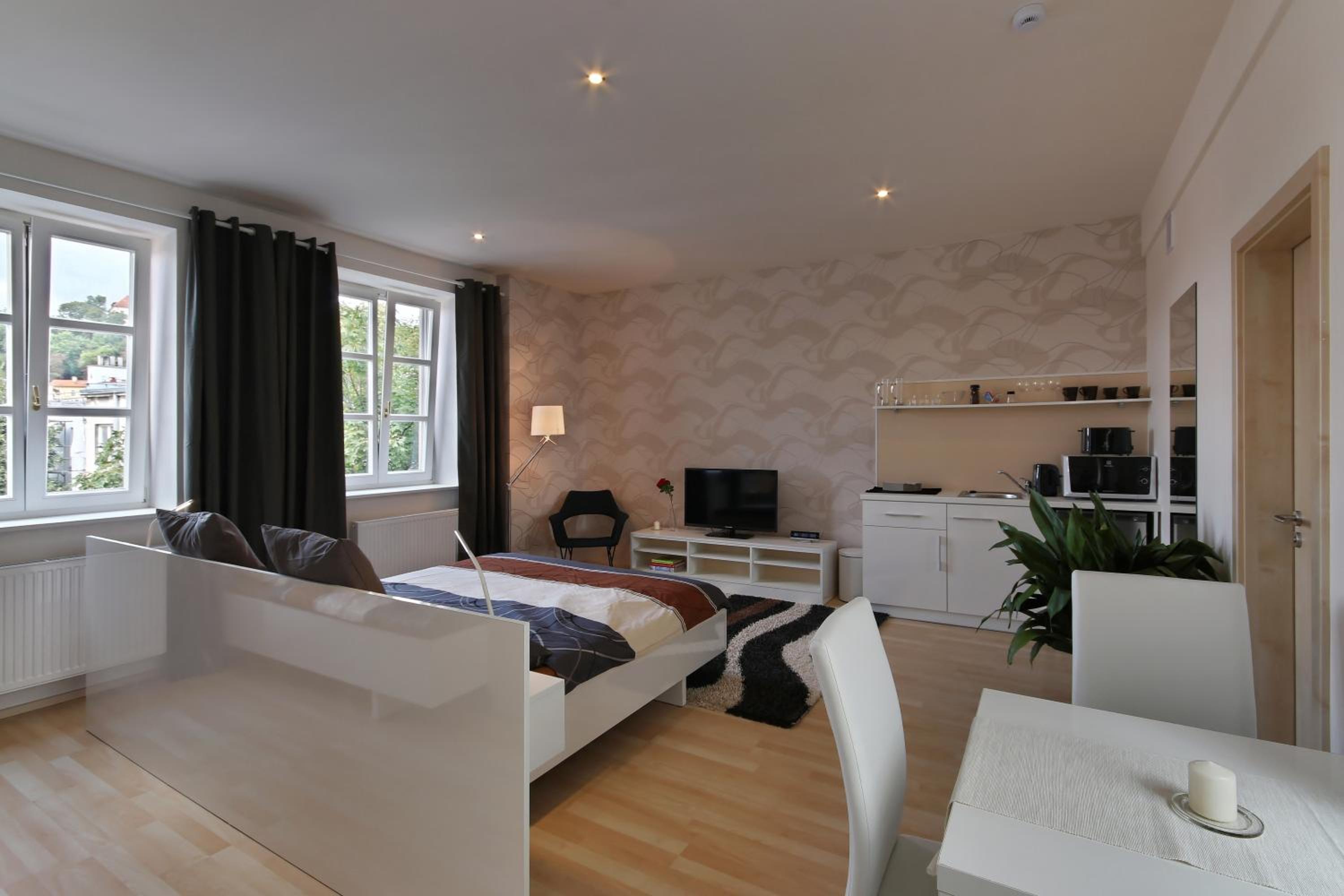Apartment (3 Adults)