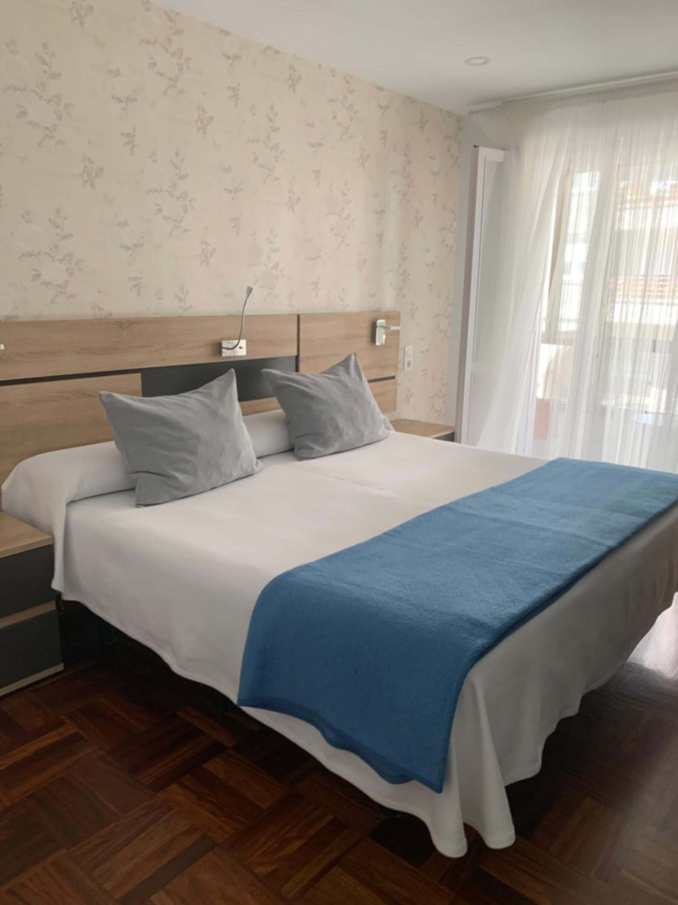 Large Double or Twin Room photo 2