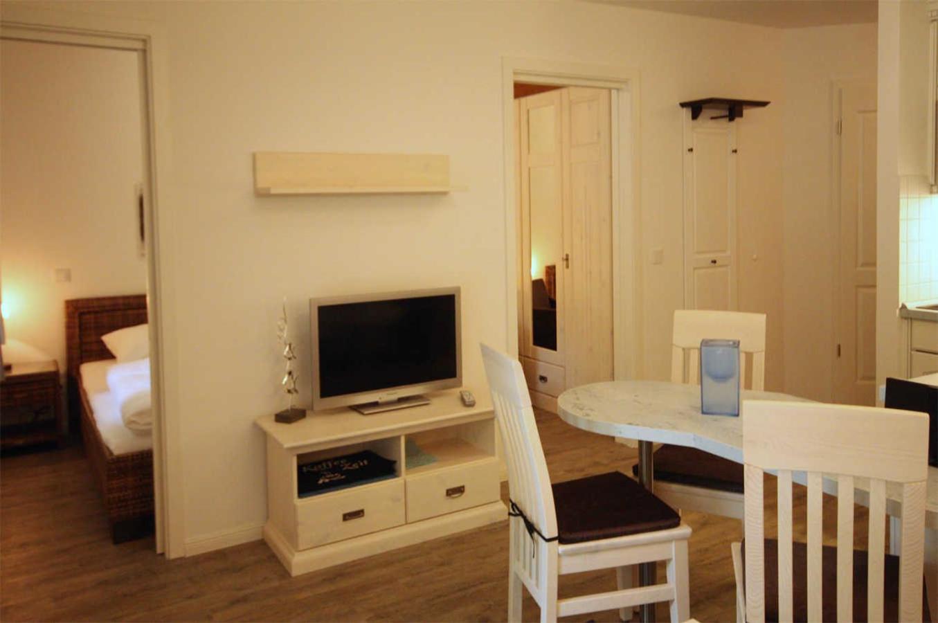 One-Bedroom Apartment with Terrace photo 1