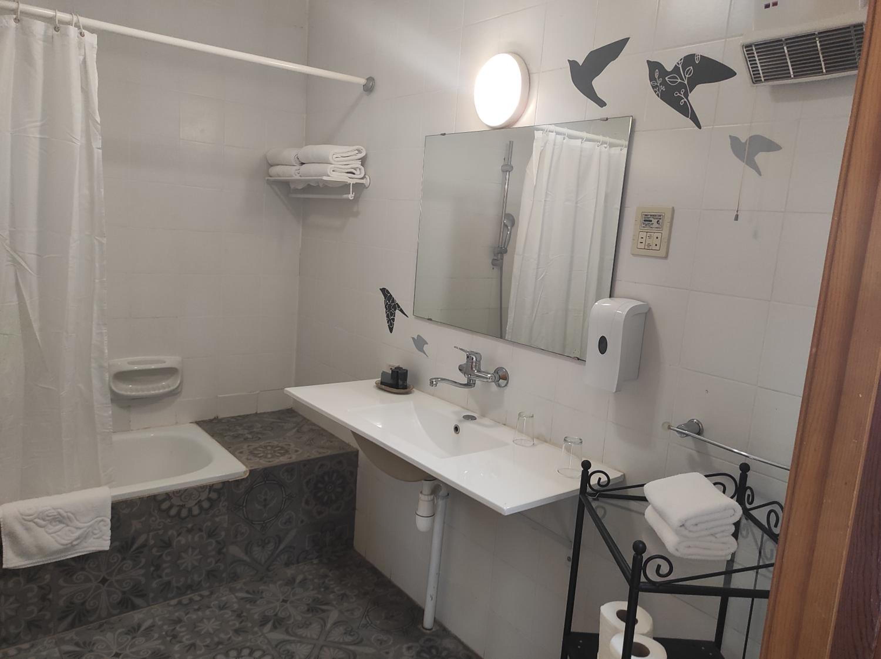 Cabin with Jacuzzi - Photo 5