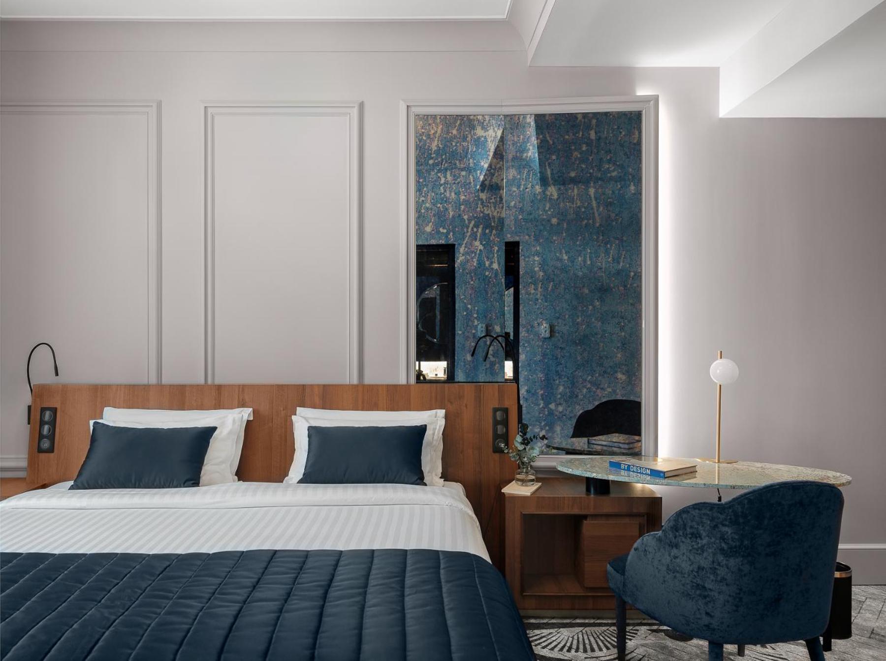 Signature Room with One King Bed - Photo 7