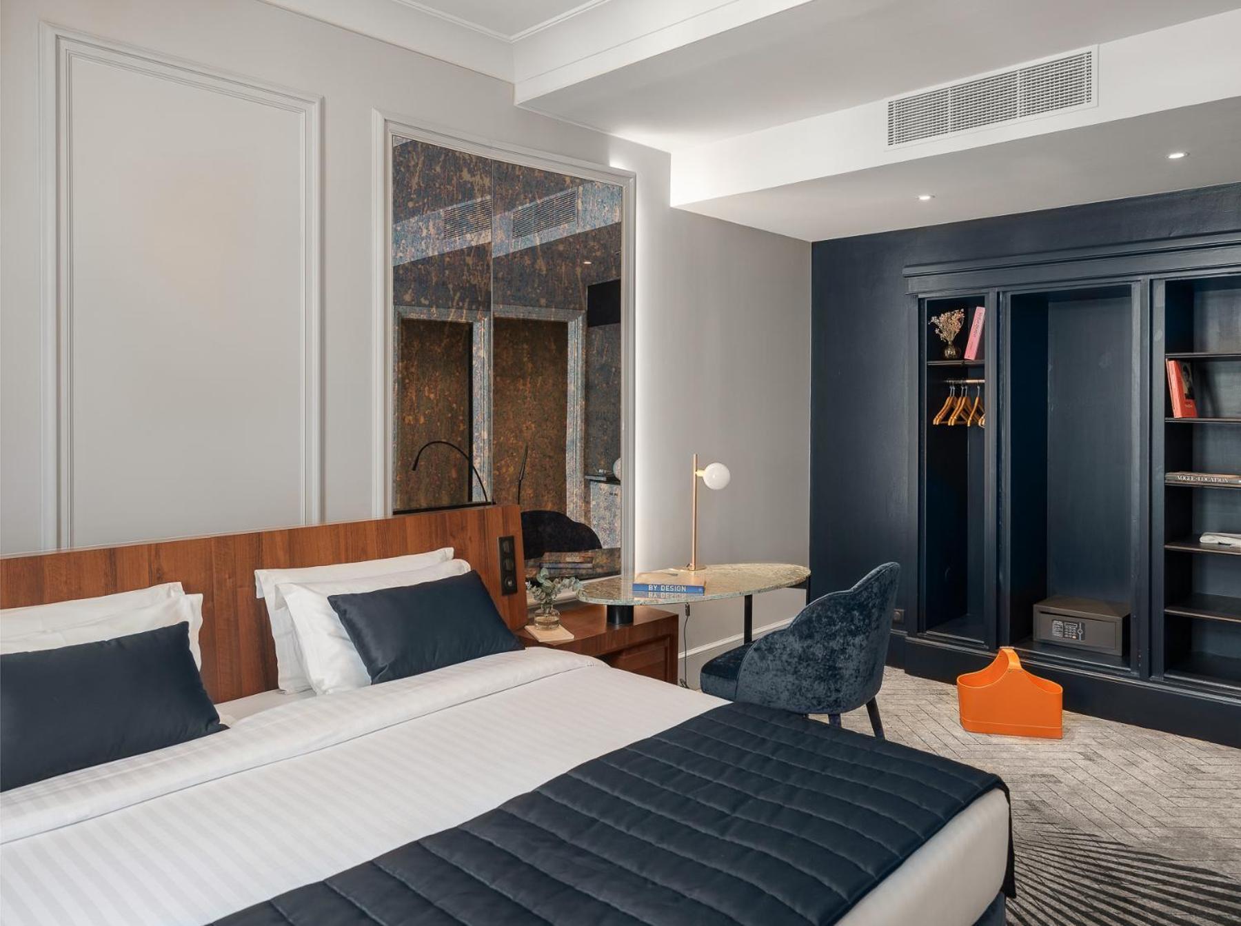 Signature Room with One King Bed - Photo 6