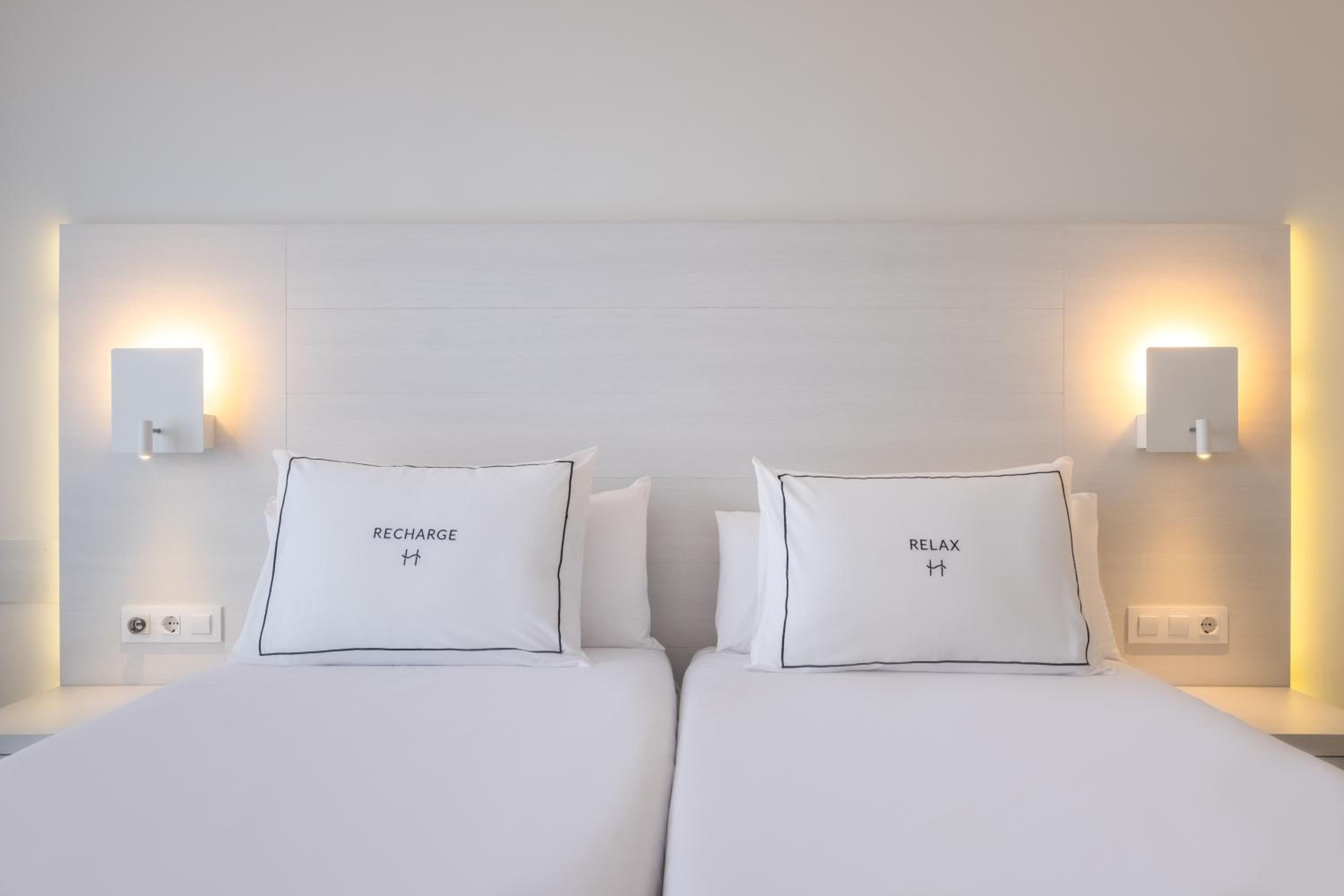 Premium Twin Room with Balcony 