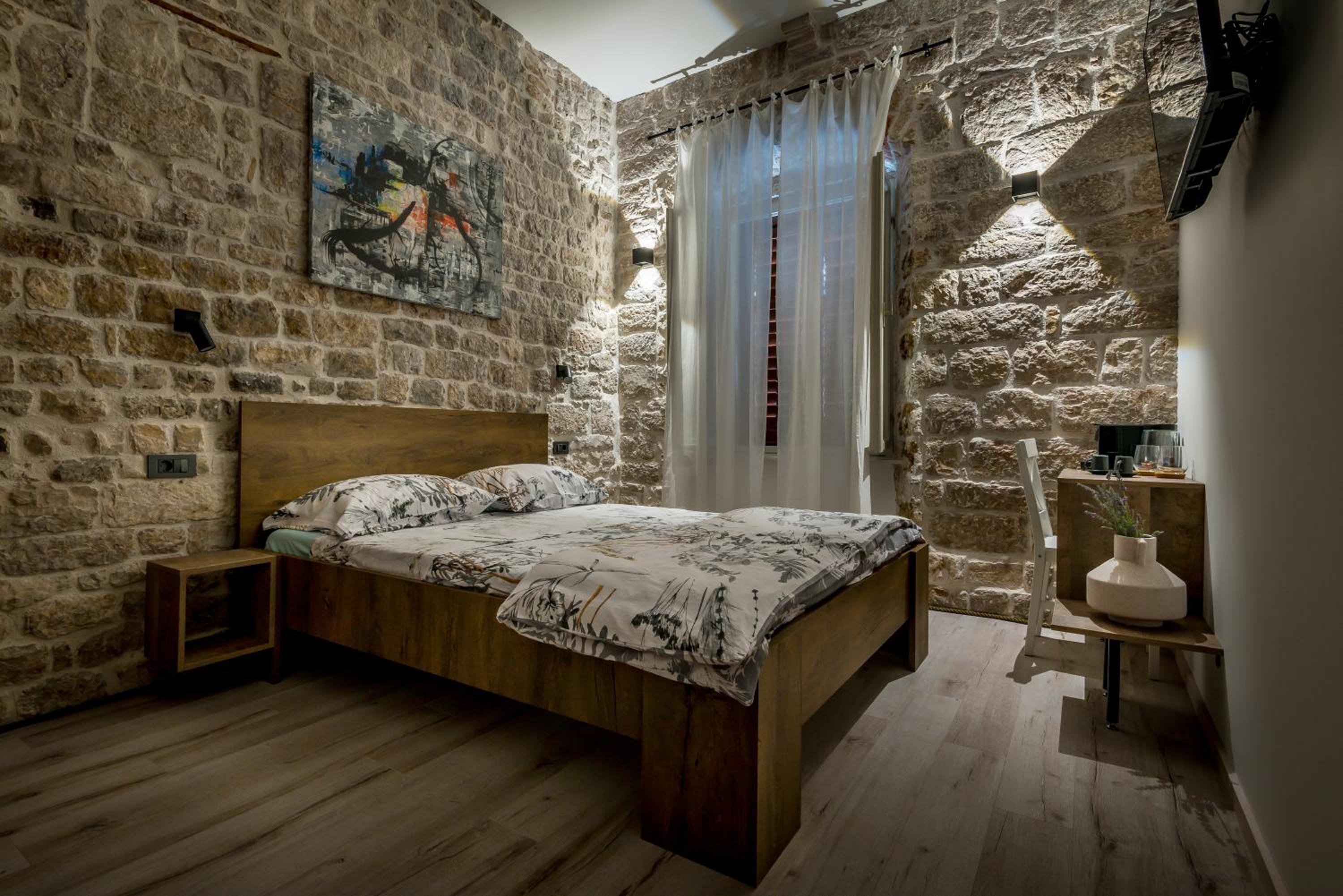 Double Room - Photo 7