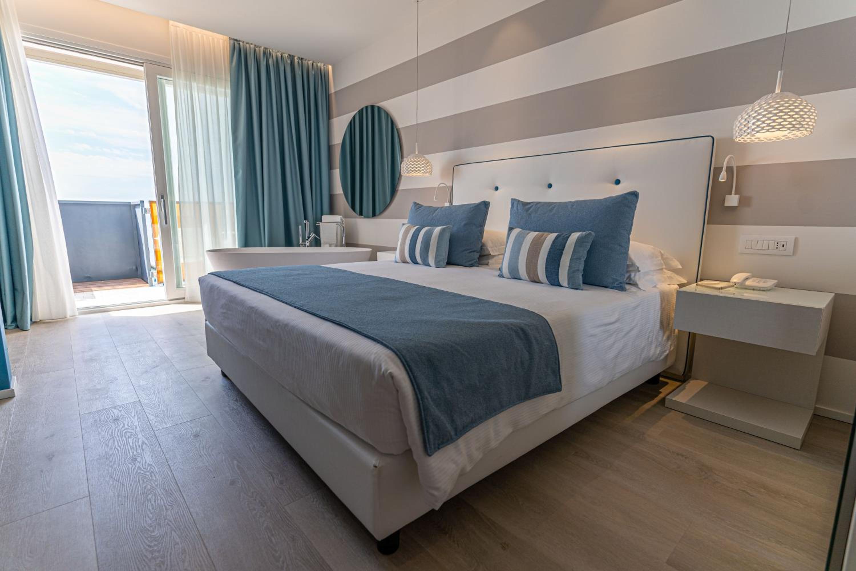 Deluxe Double Room with Sea View and Spa photo 1