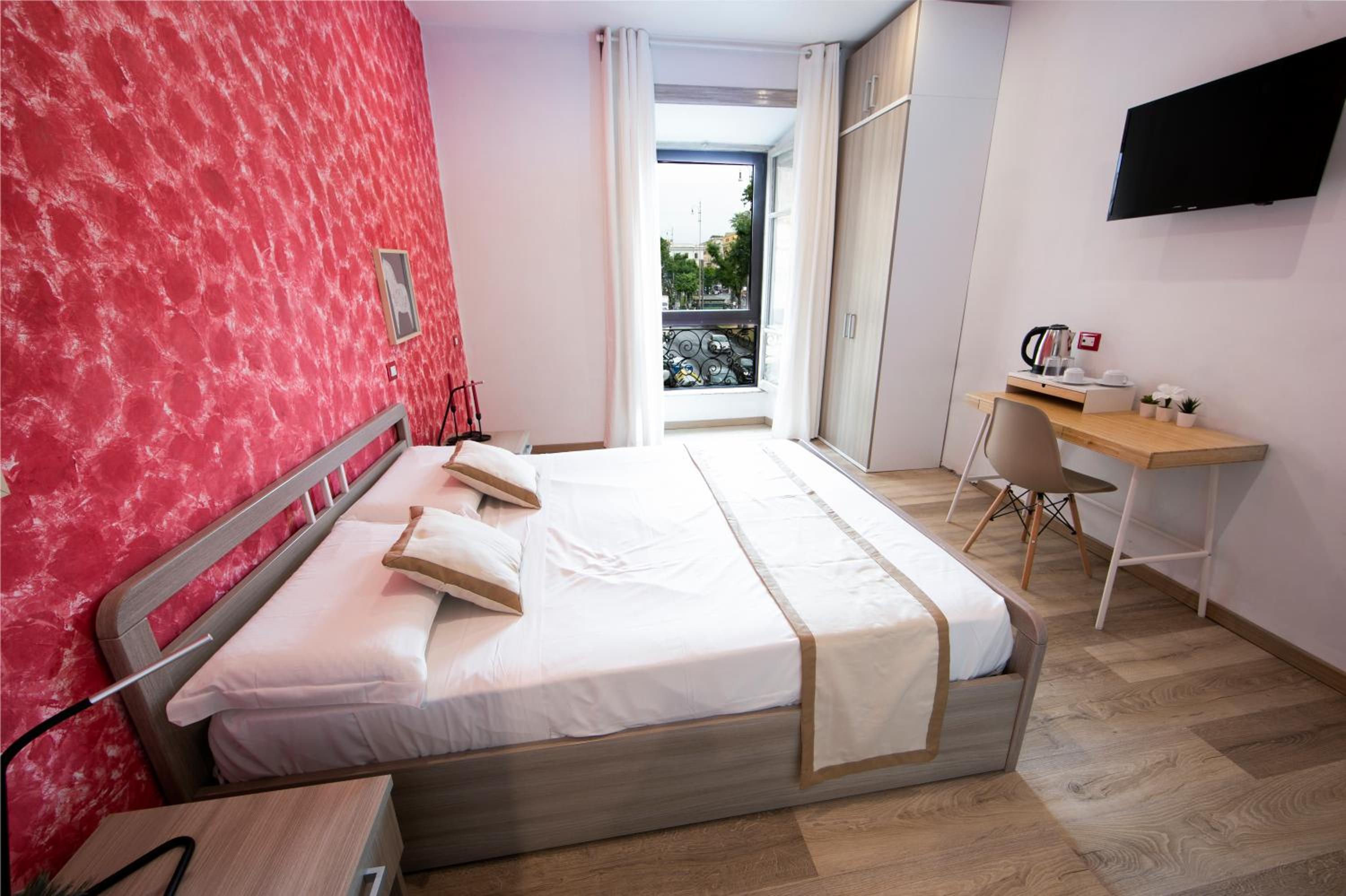 Deluxe Double Room with City View photo 2