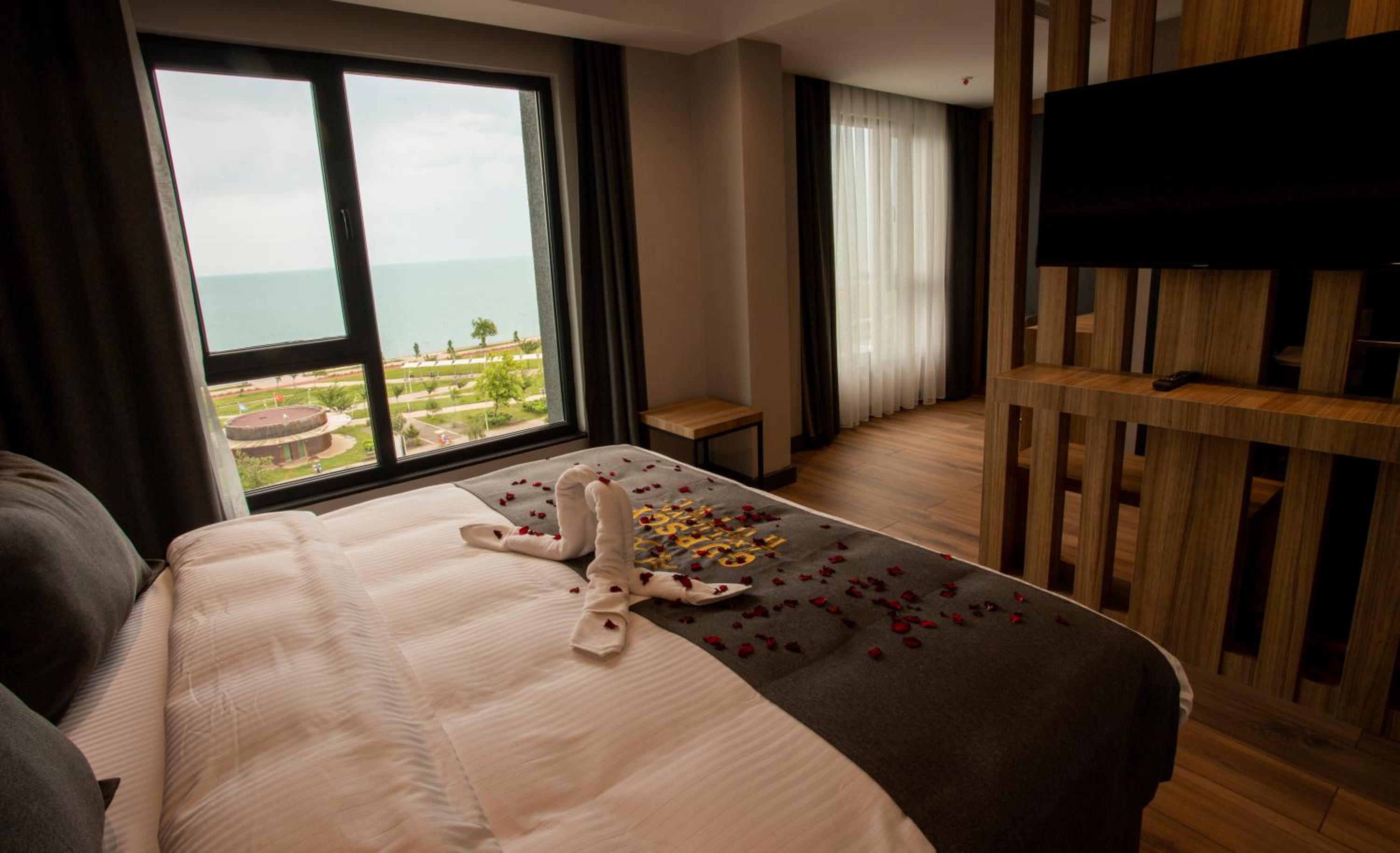 Deluxe Room - Photo 6