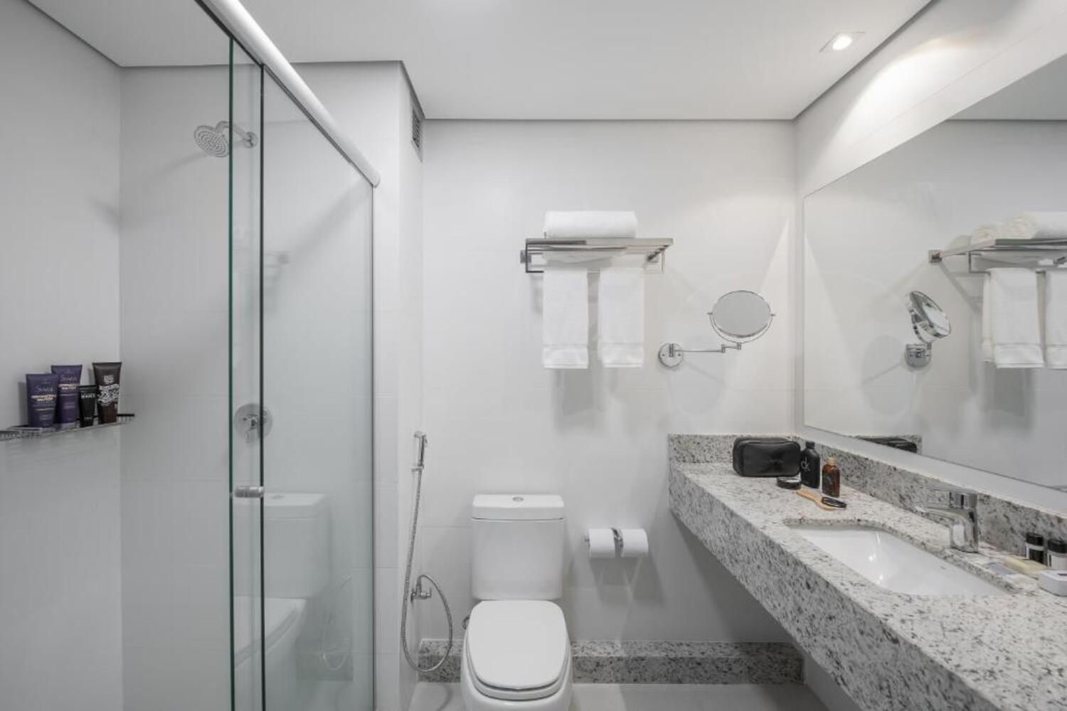 Luxo Triplo - 1 Cama Queen e 1 Cama Solteiro photo 2