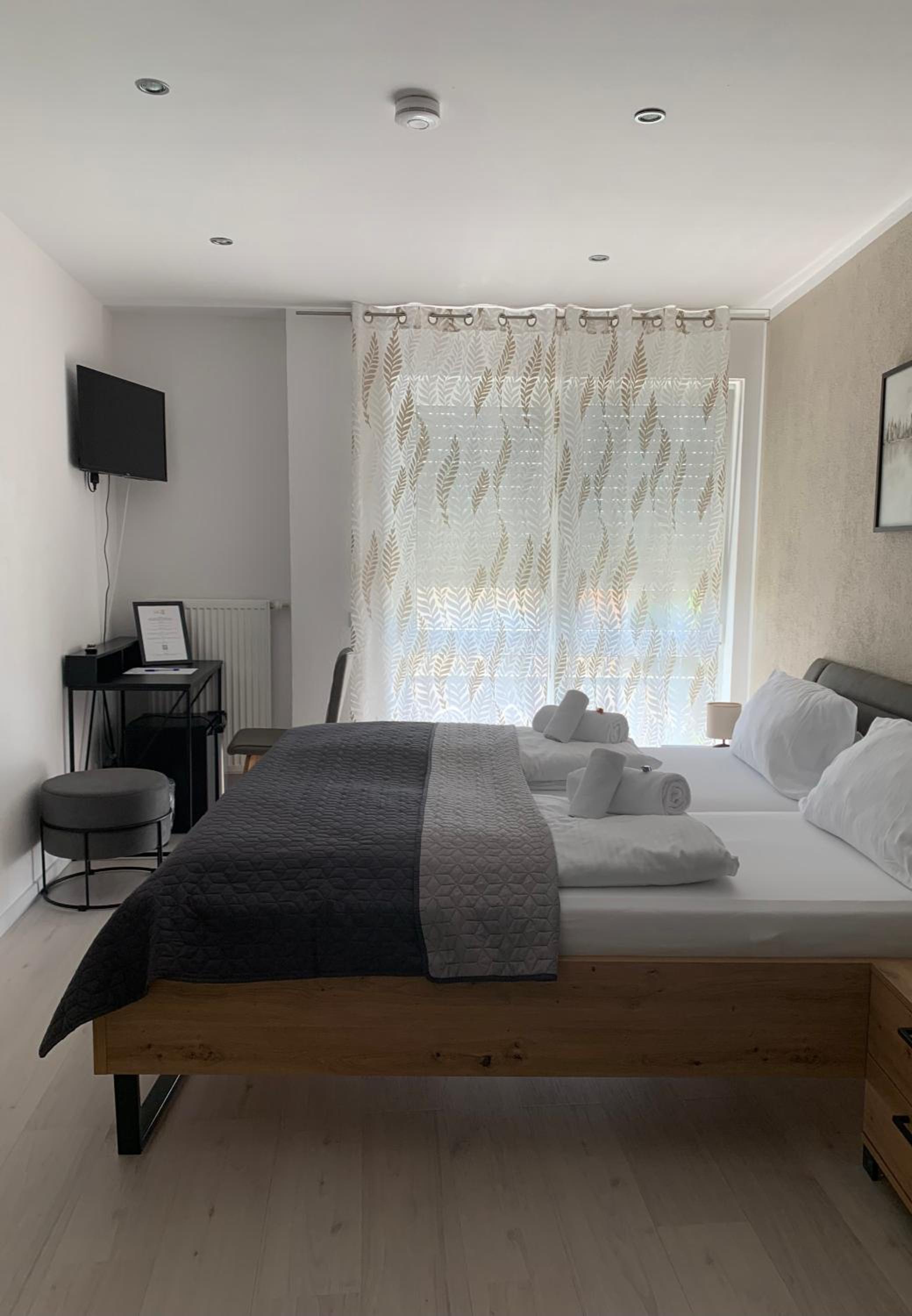 Standard King Room photo 1