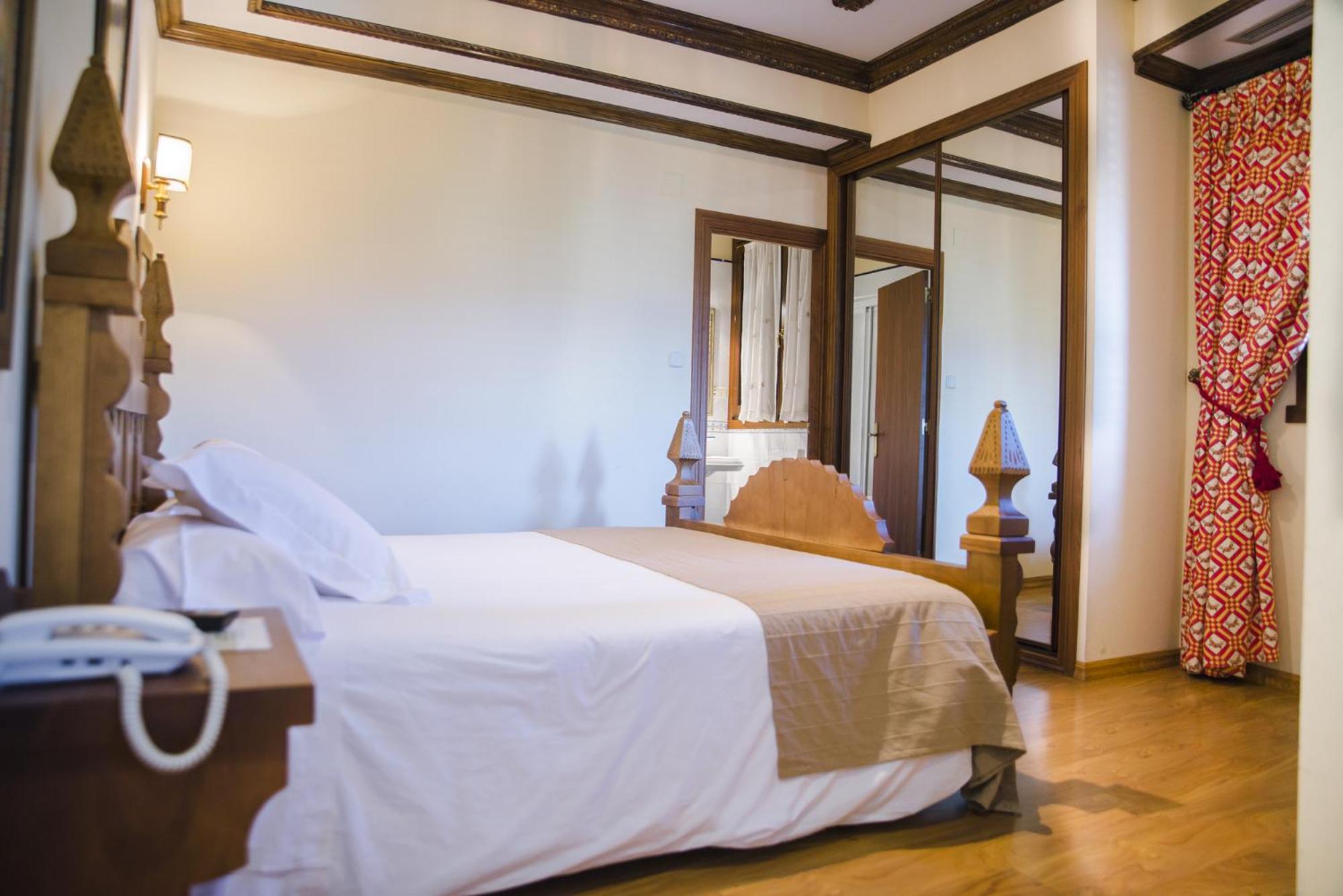 Standard Double or Twin Room photo 3