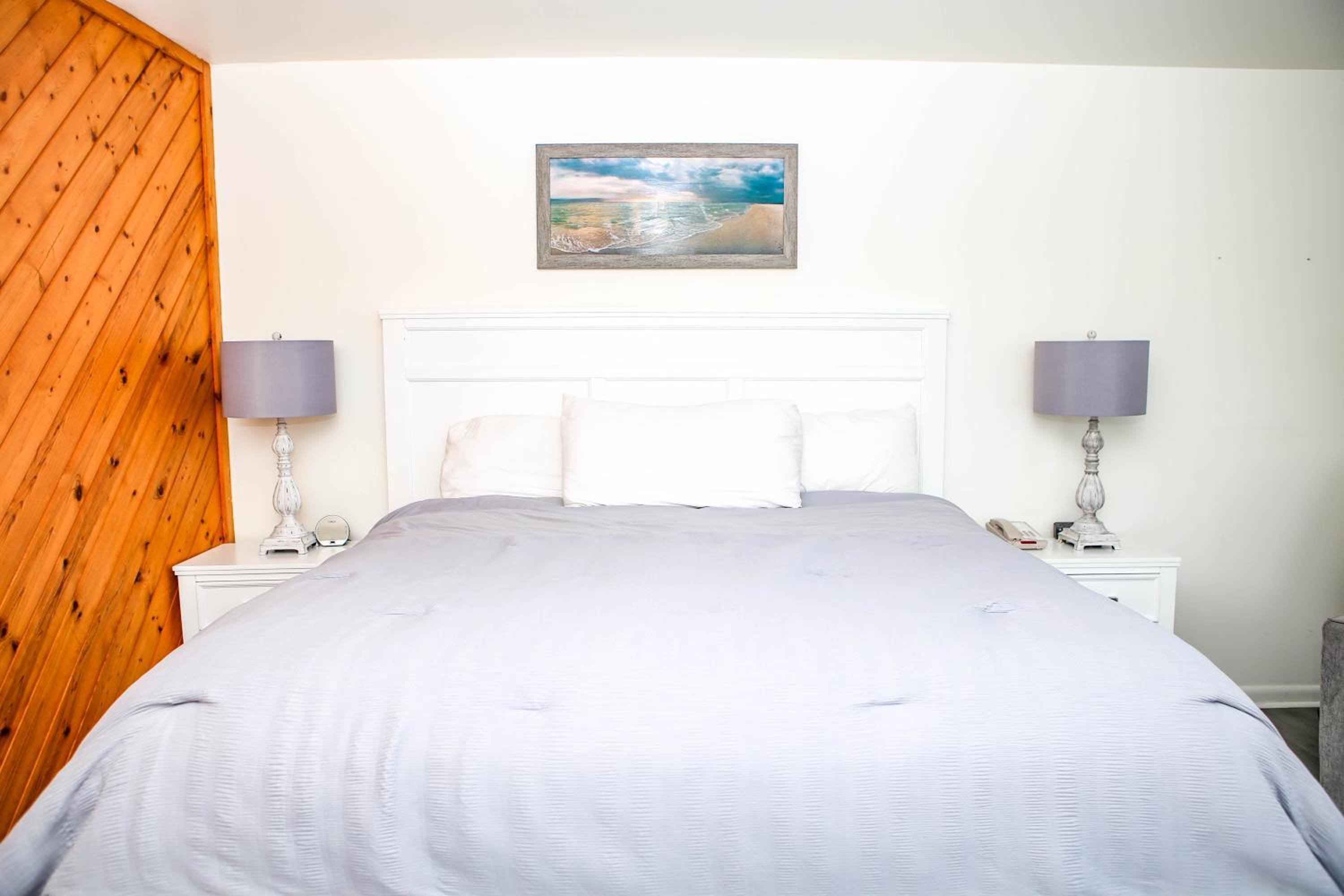 Deluxe King Suite photo 3