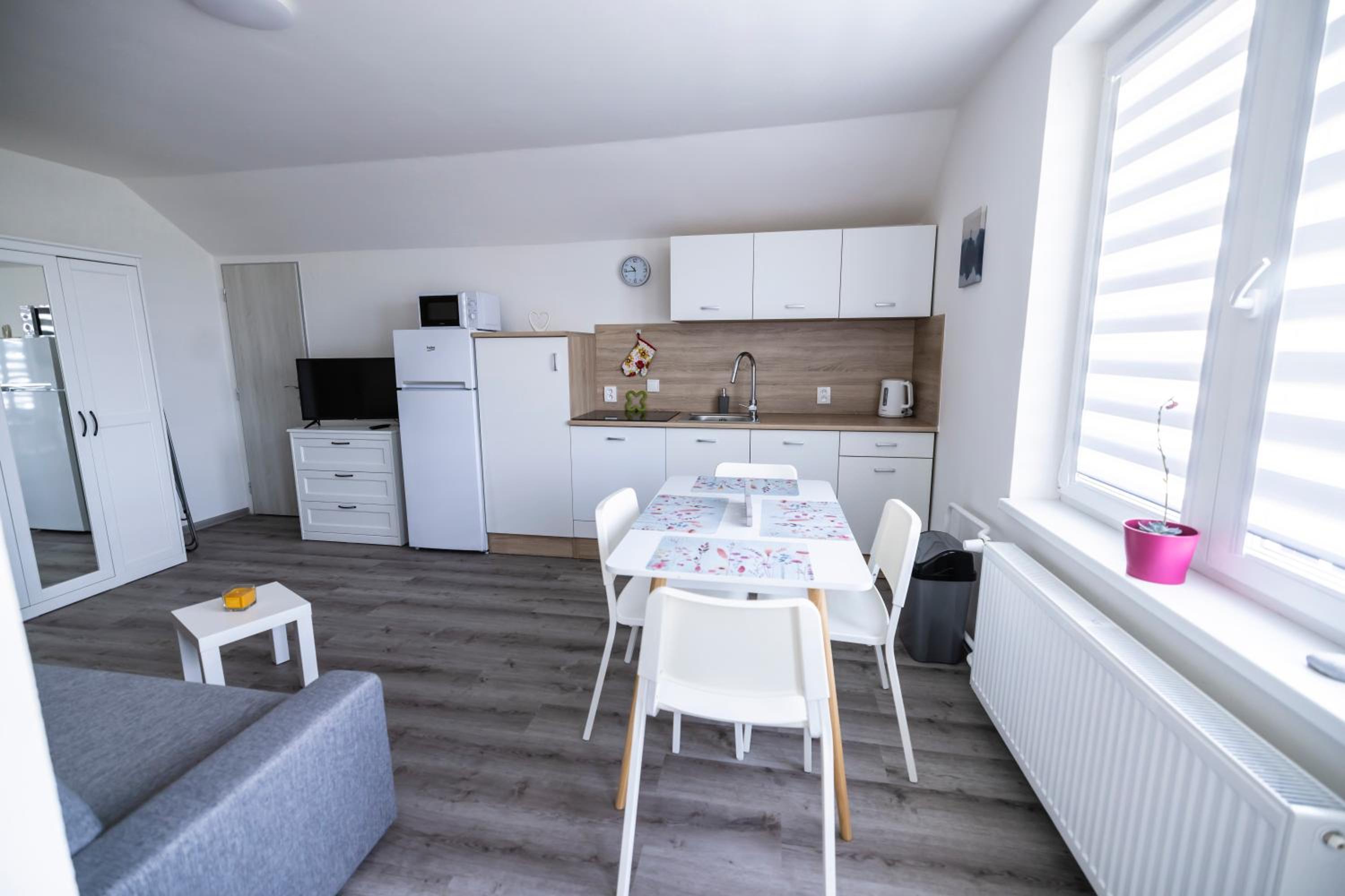 Apartment with Balcony photo 3