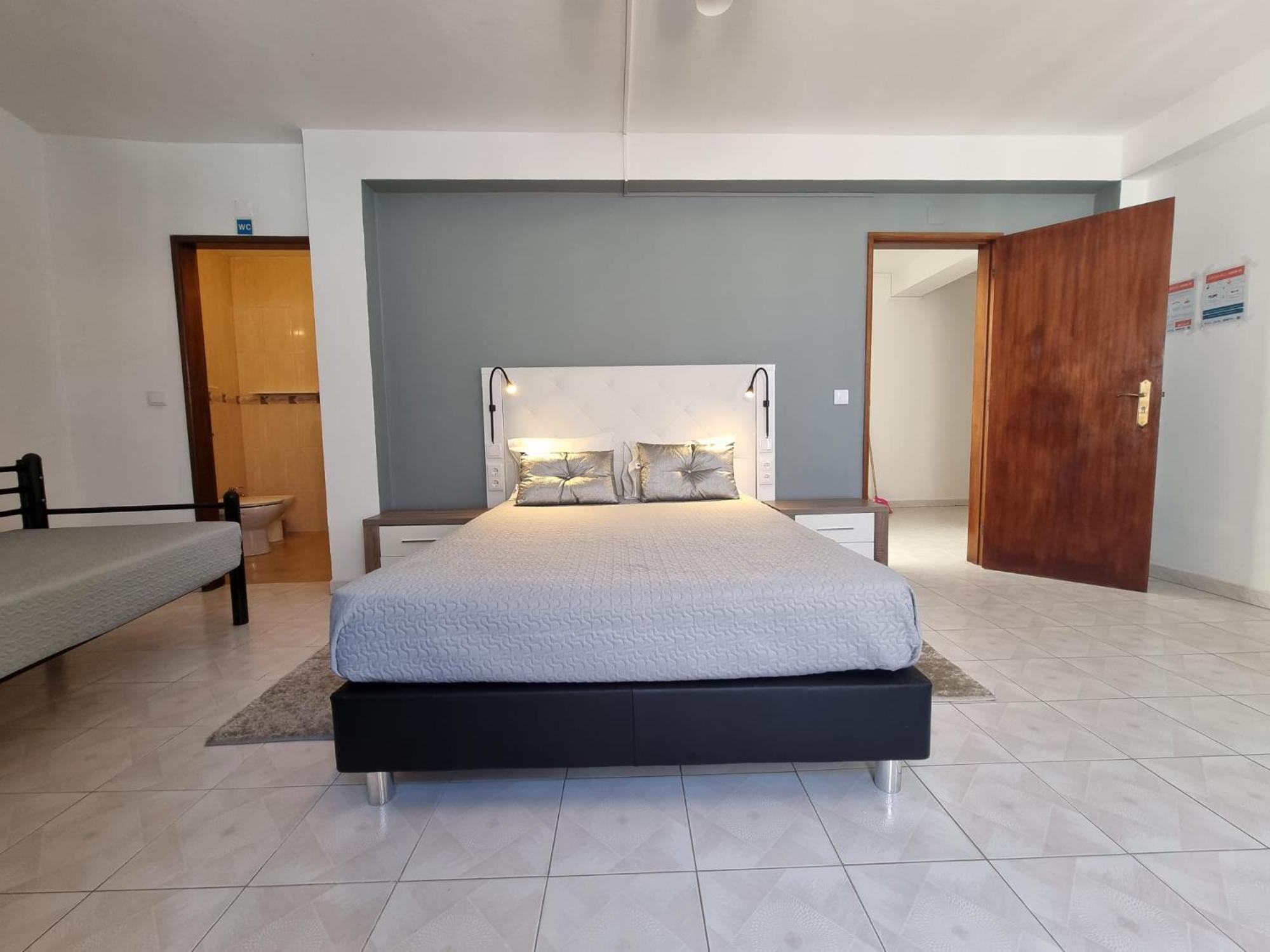 Quarto Duplo Deluxe (2 Adultos + 1 Criança)