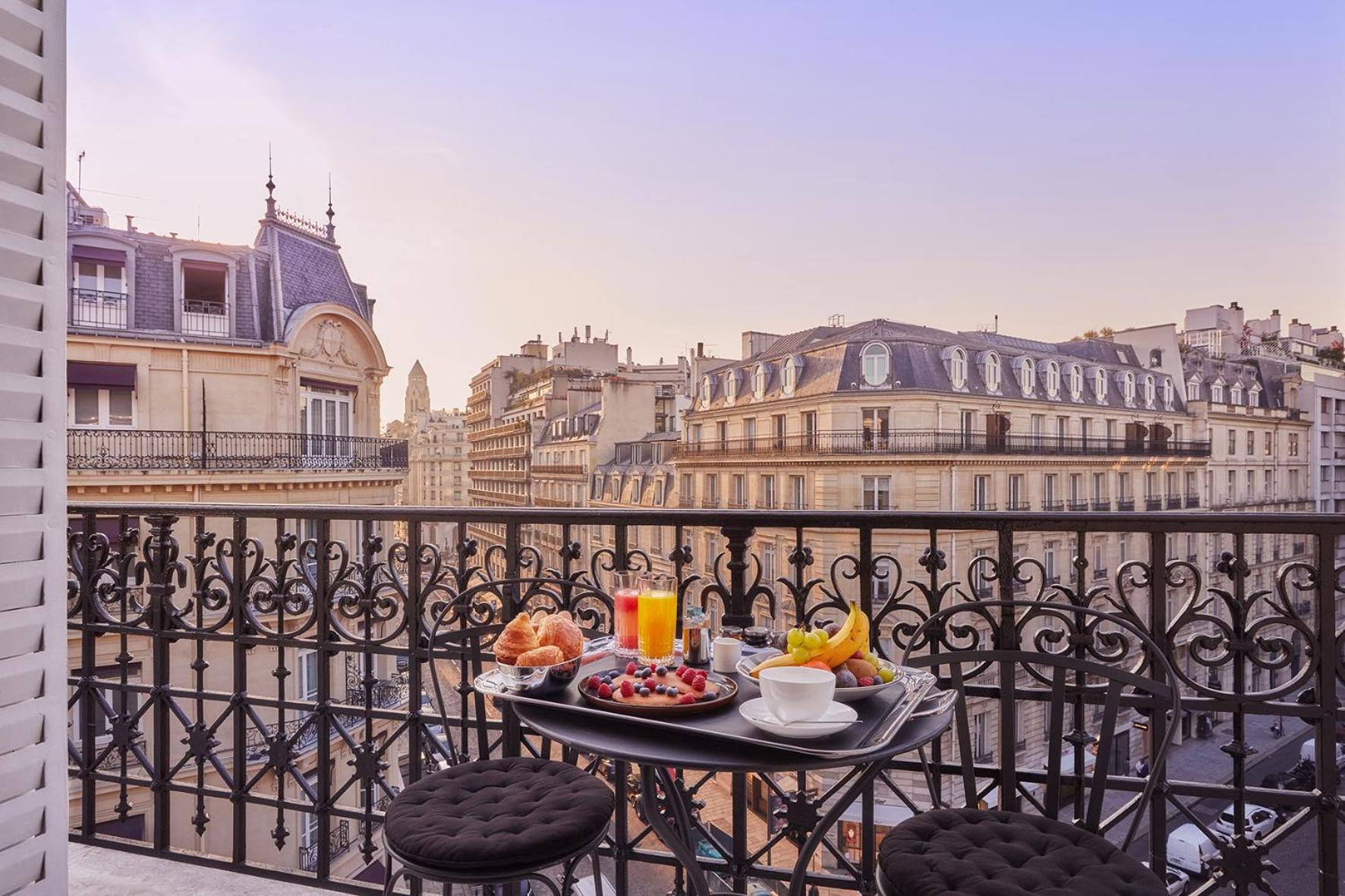 Executive room with Balcony & Eiffel Tower