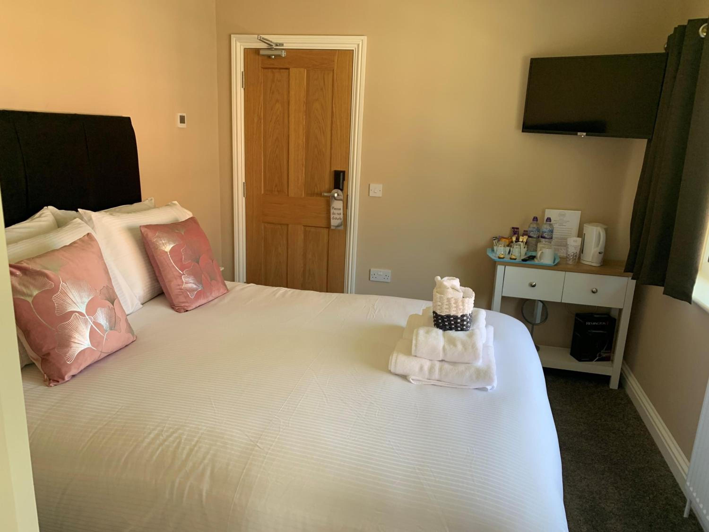 Deluxe Double Room with Shower - Photo 7