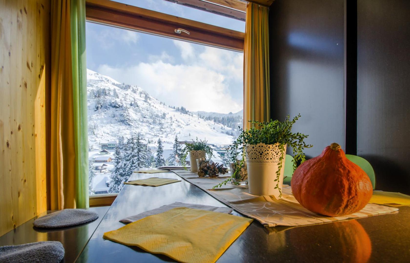 Apartment with Mountain View photo 2