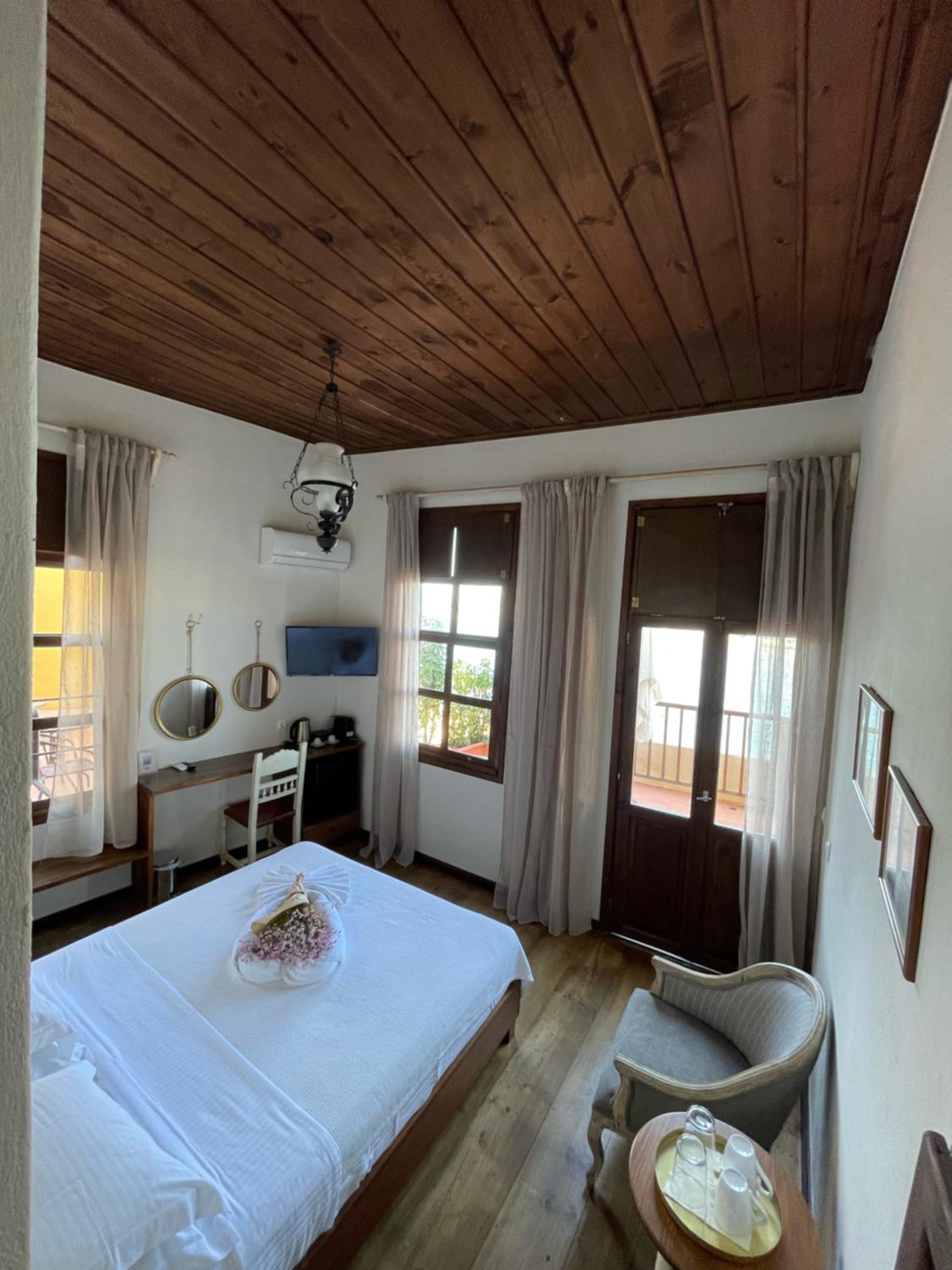 Deluxe Double Room with Terrace and Sea View